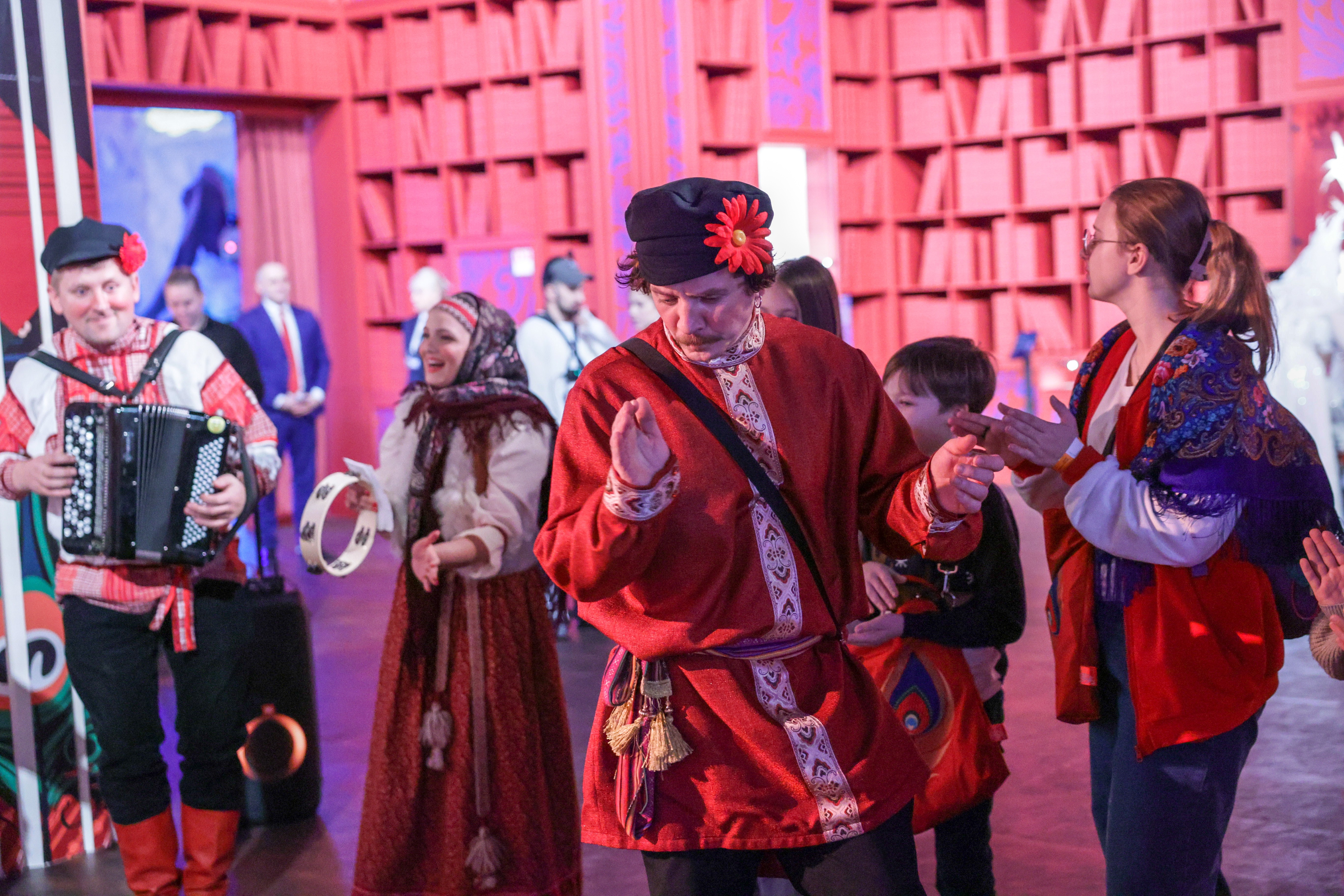 Theatrical carolling 