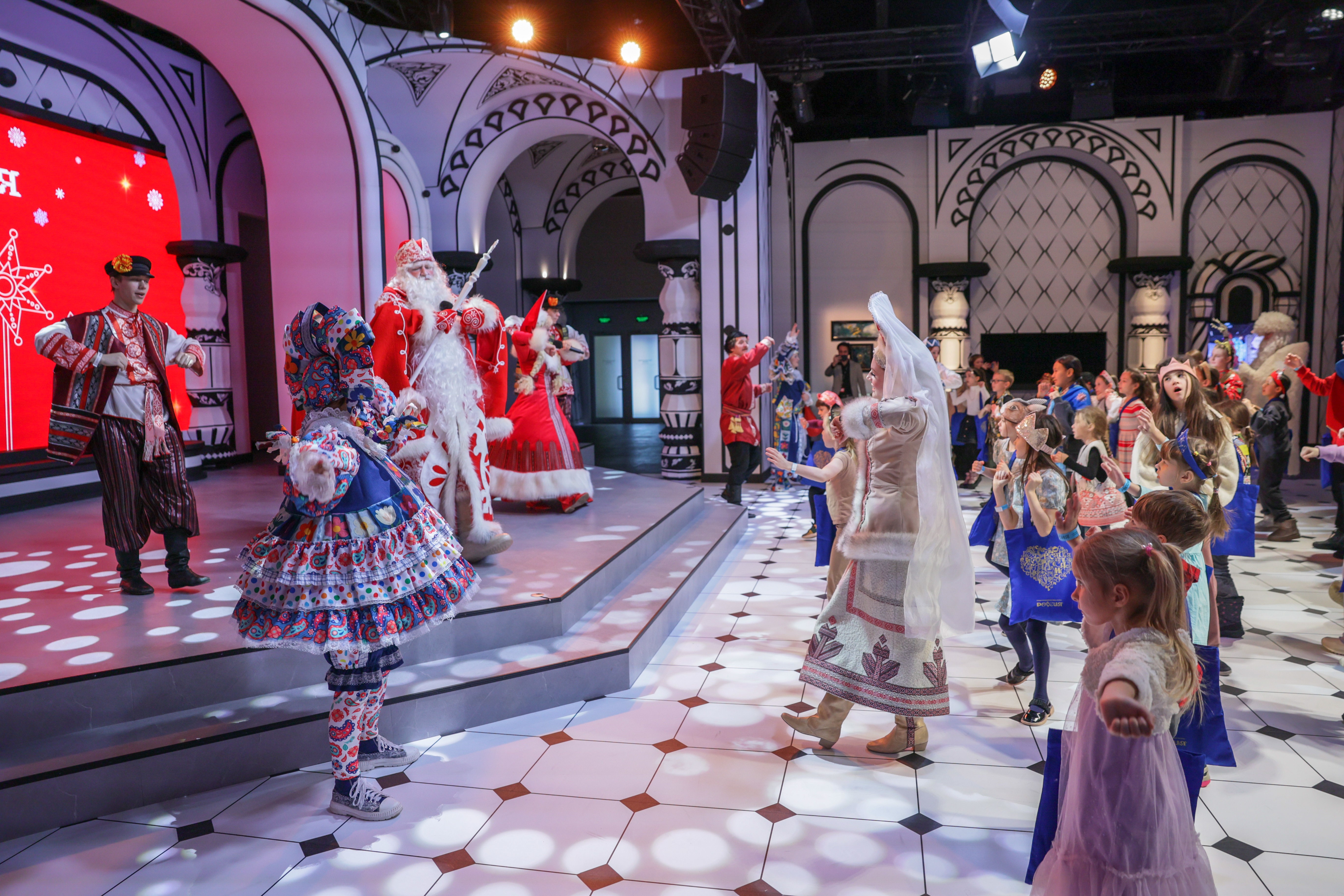 Theatrical carolling 