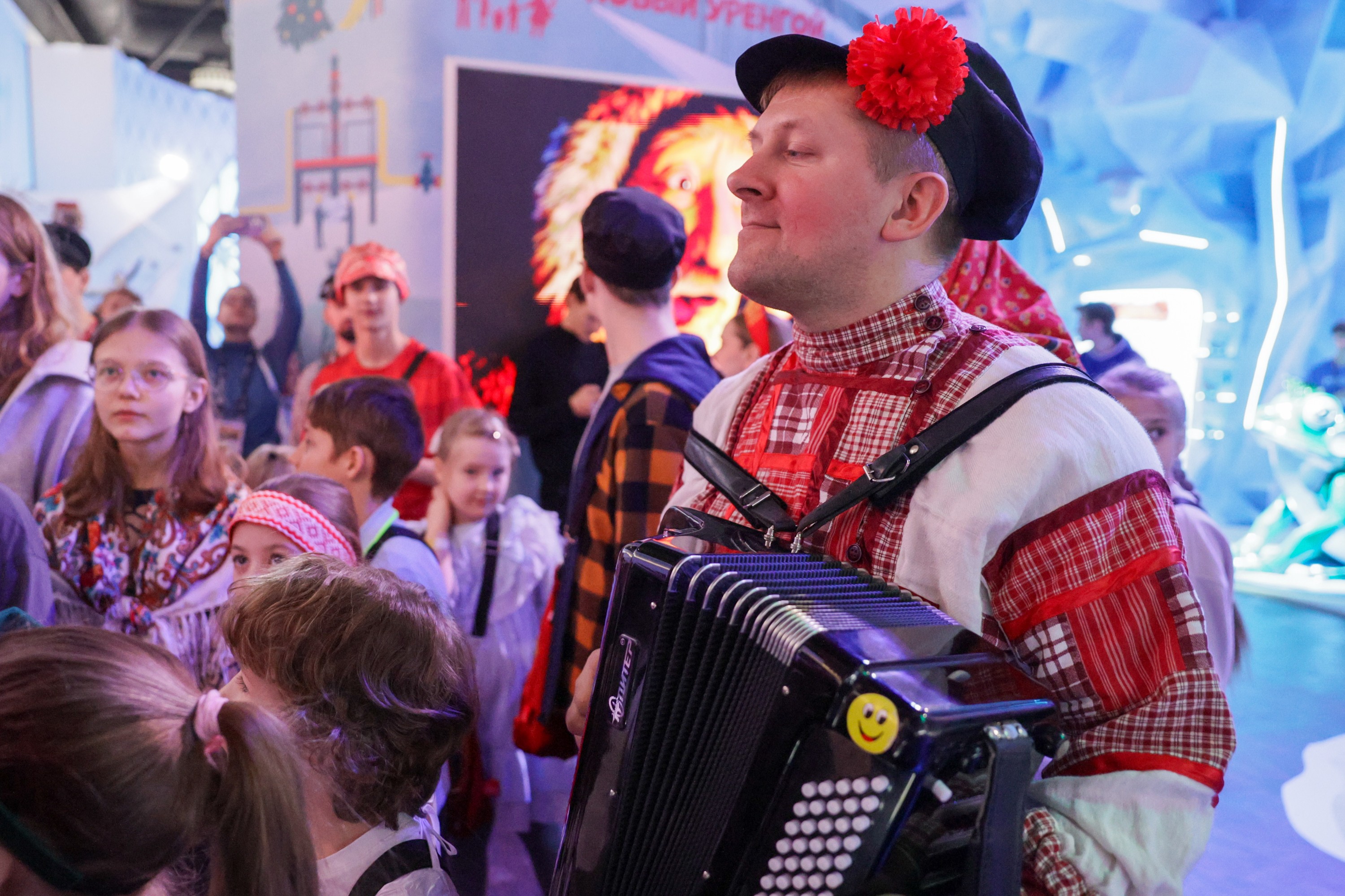 Theatrical carolling 