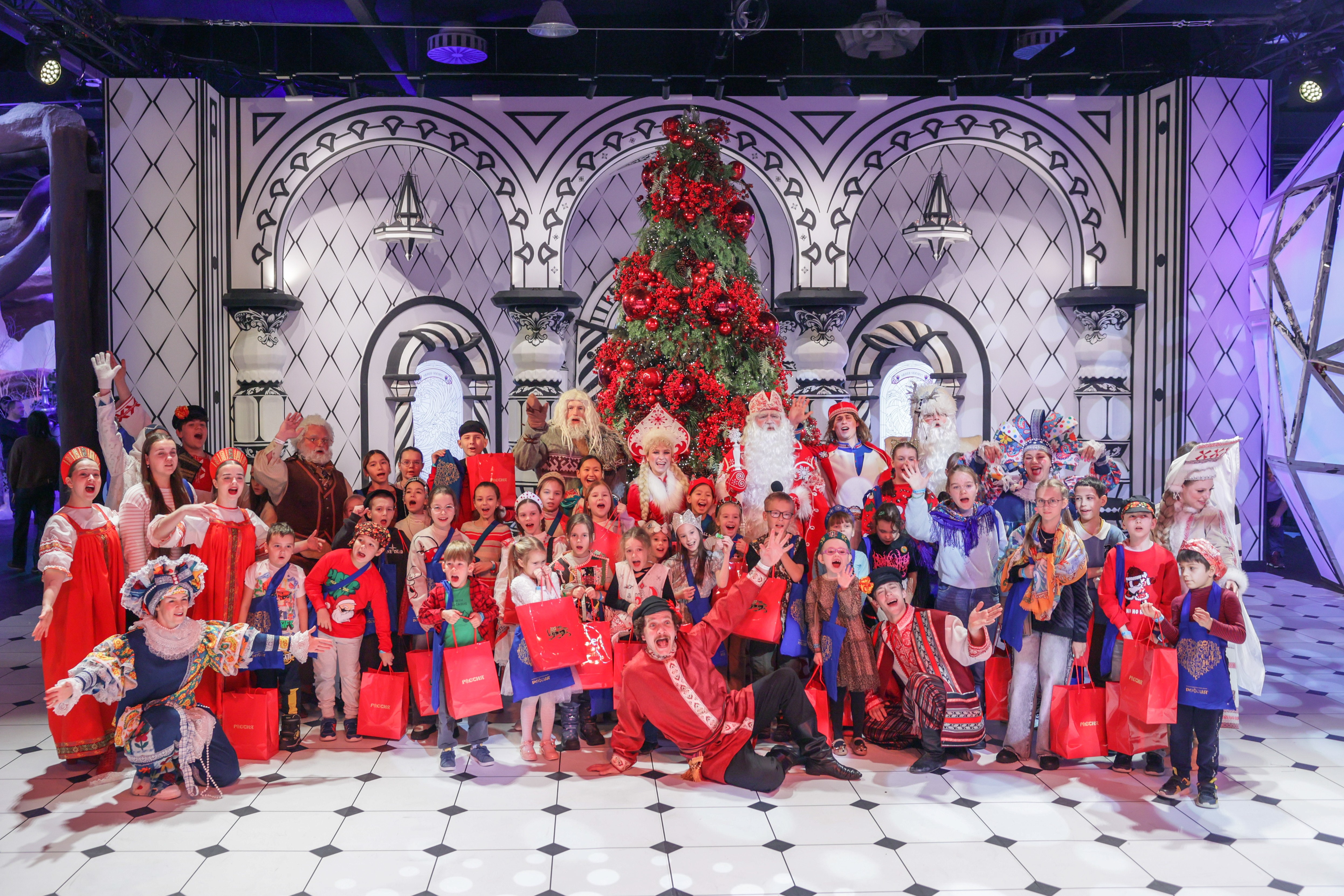 Theatrical carolling 