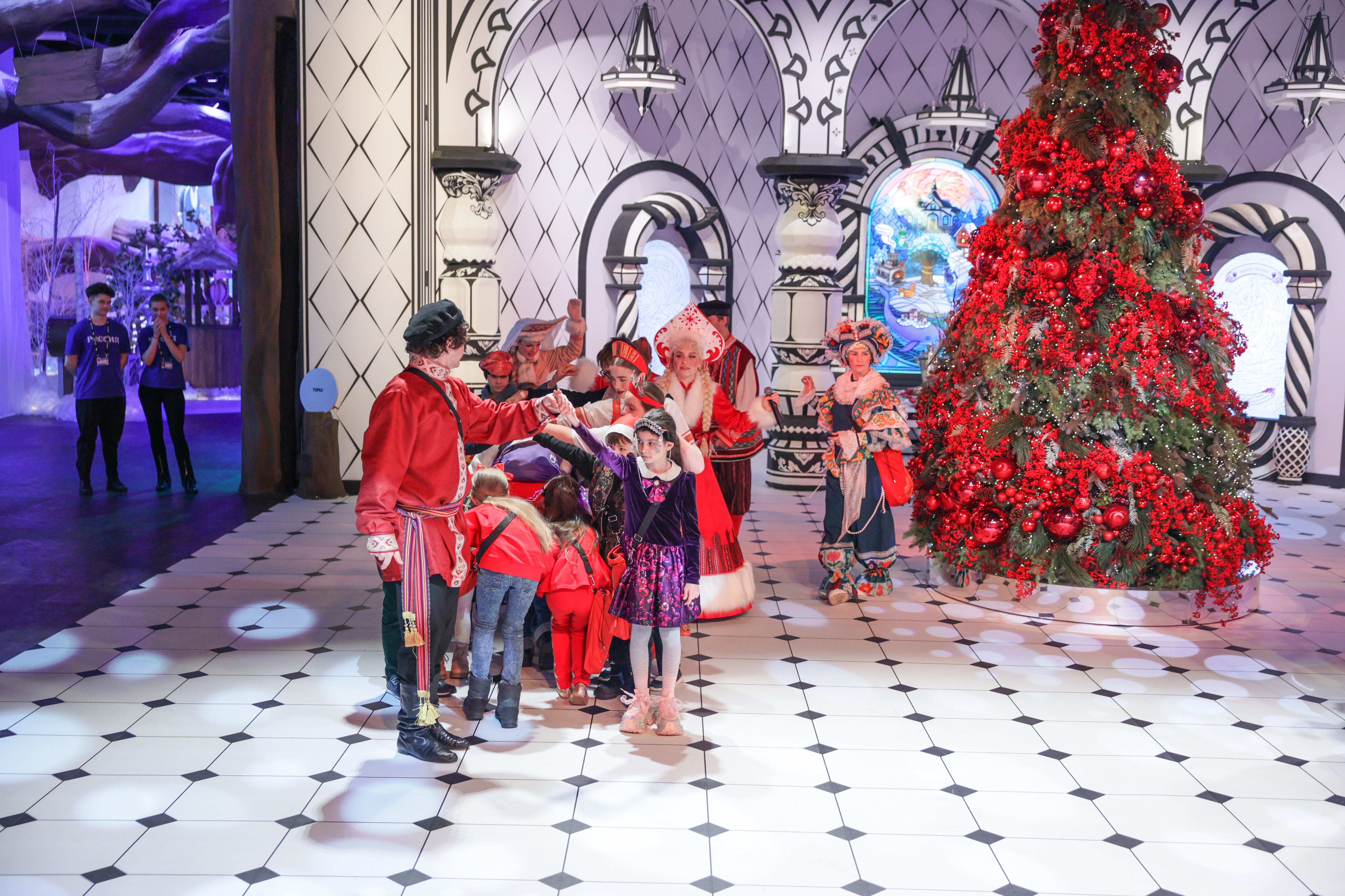 Theatrical carolling 