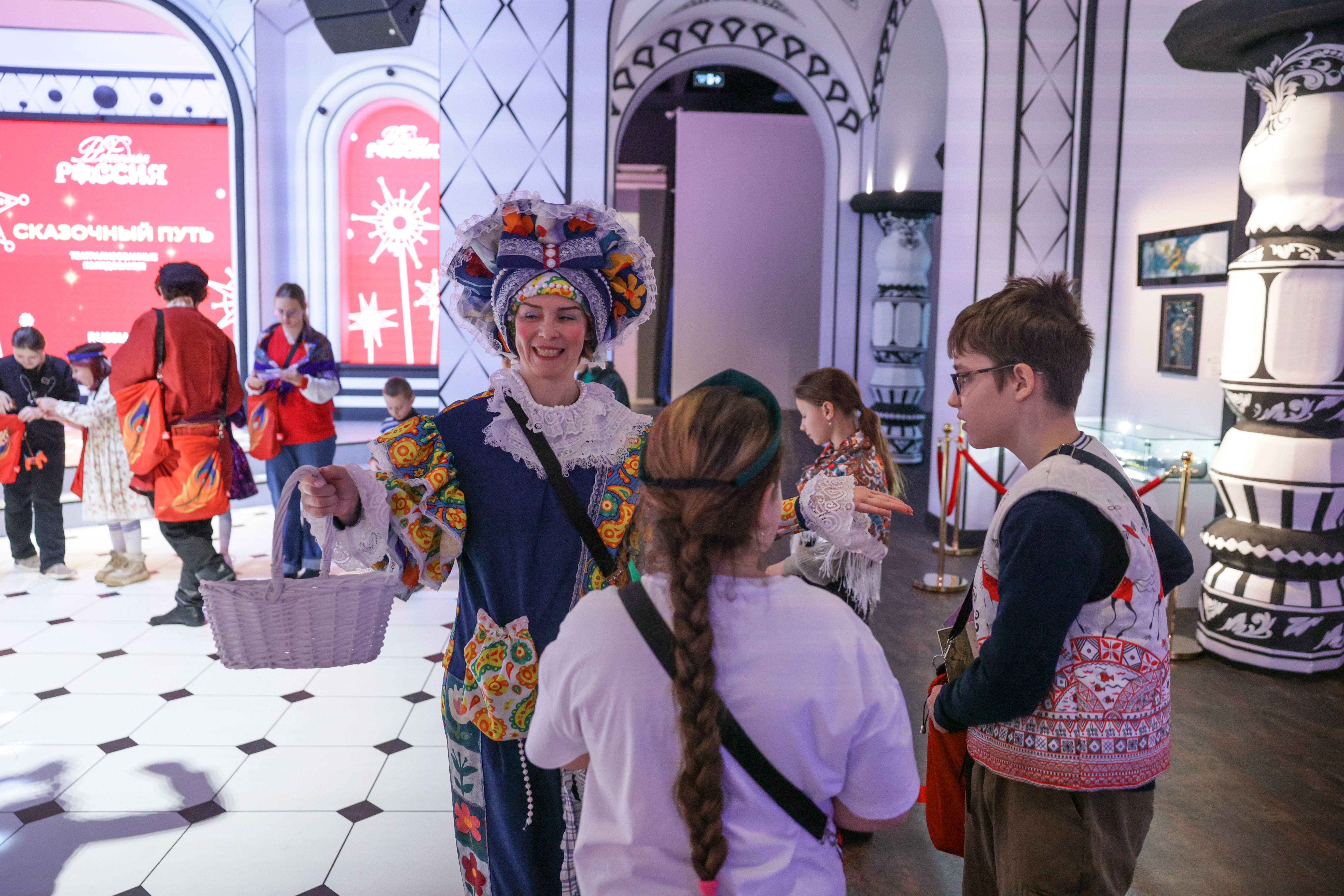 Theatrical carolling 