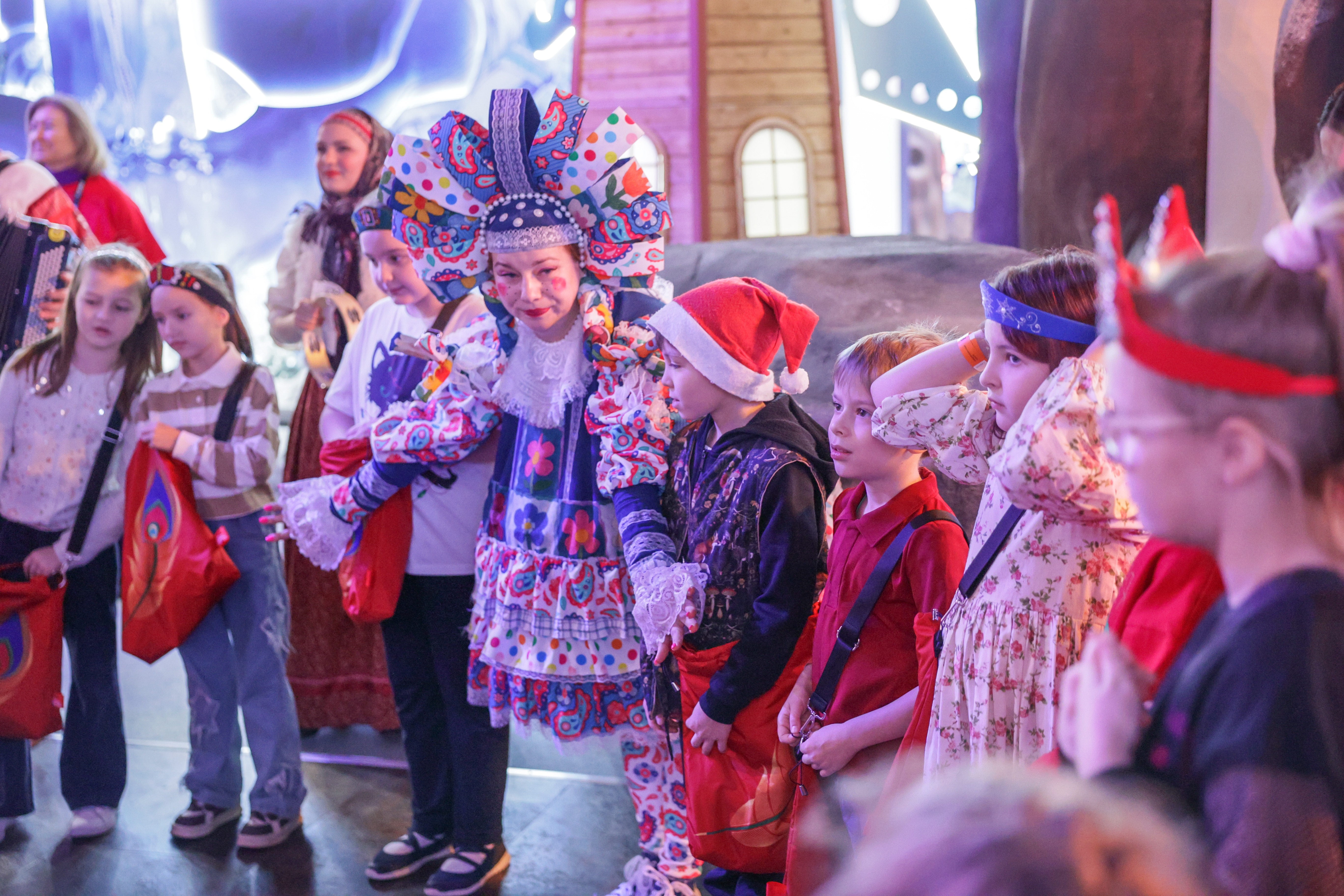 Theatrical carolling 