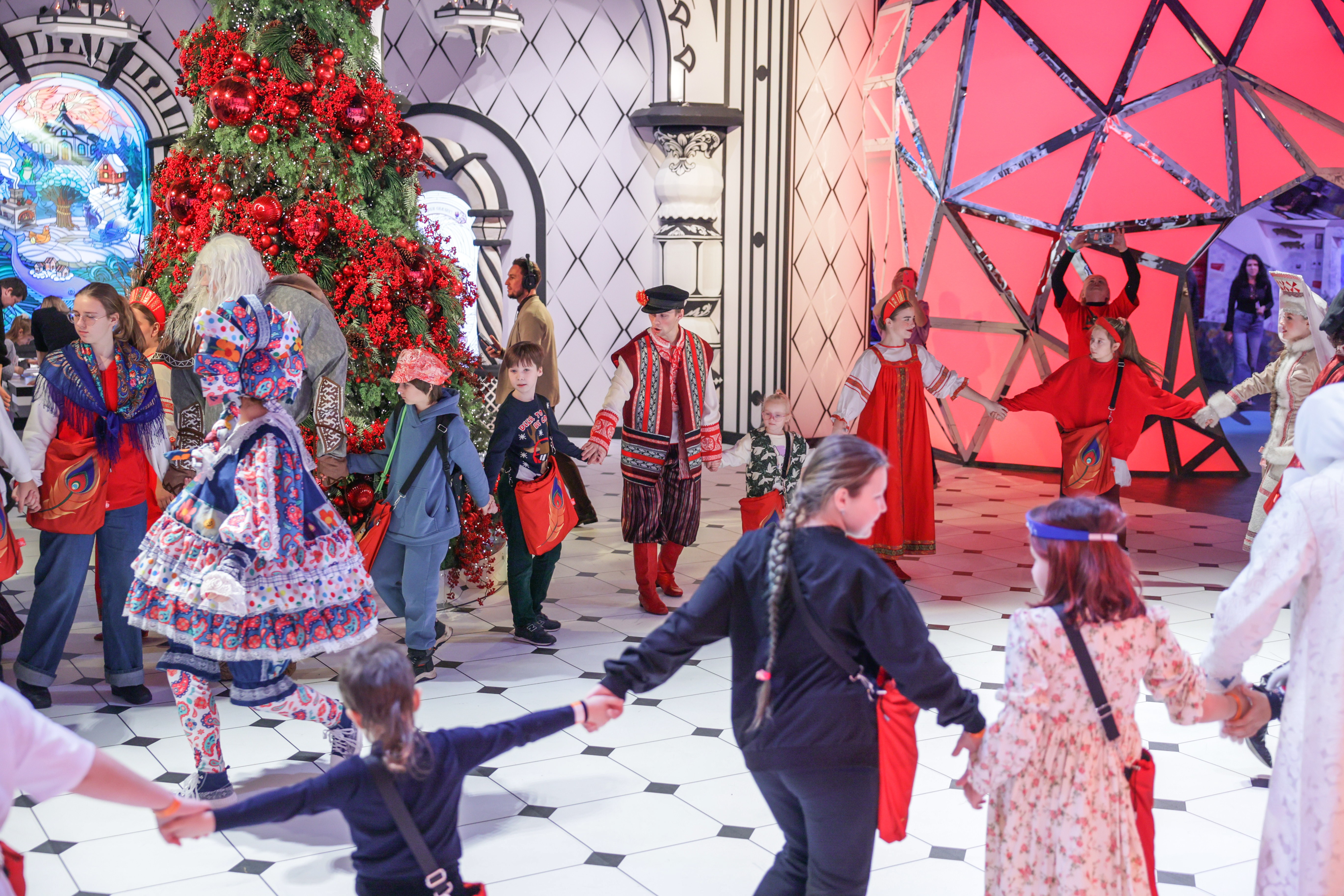 Theatrical carolling 