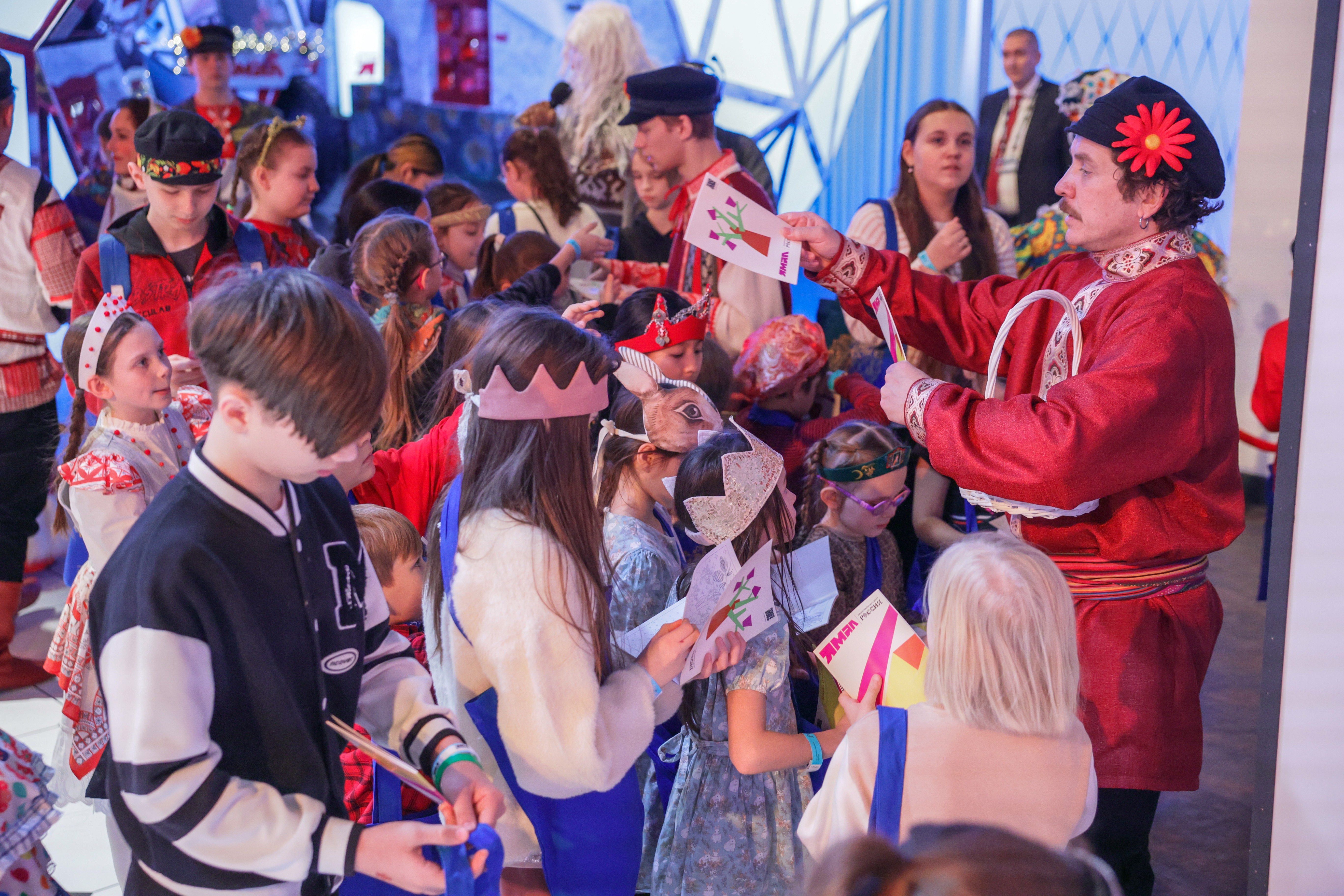 Theatrical carolling 