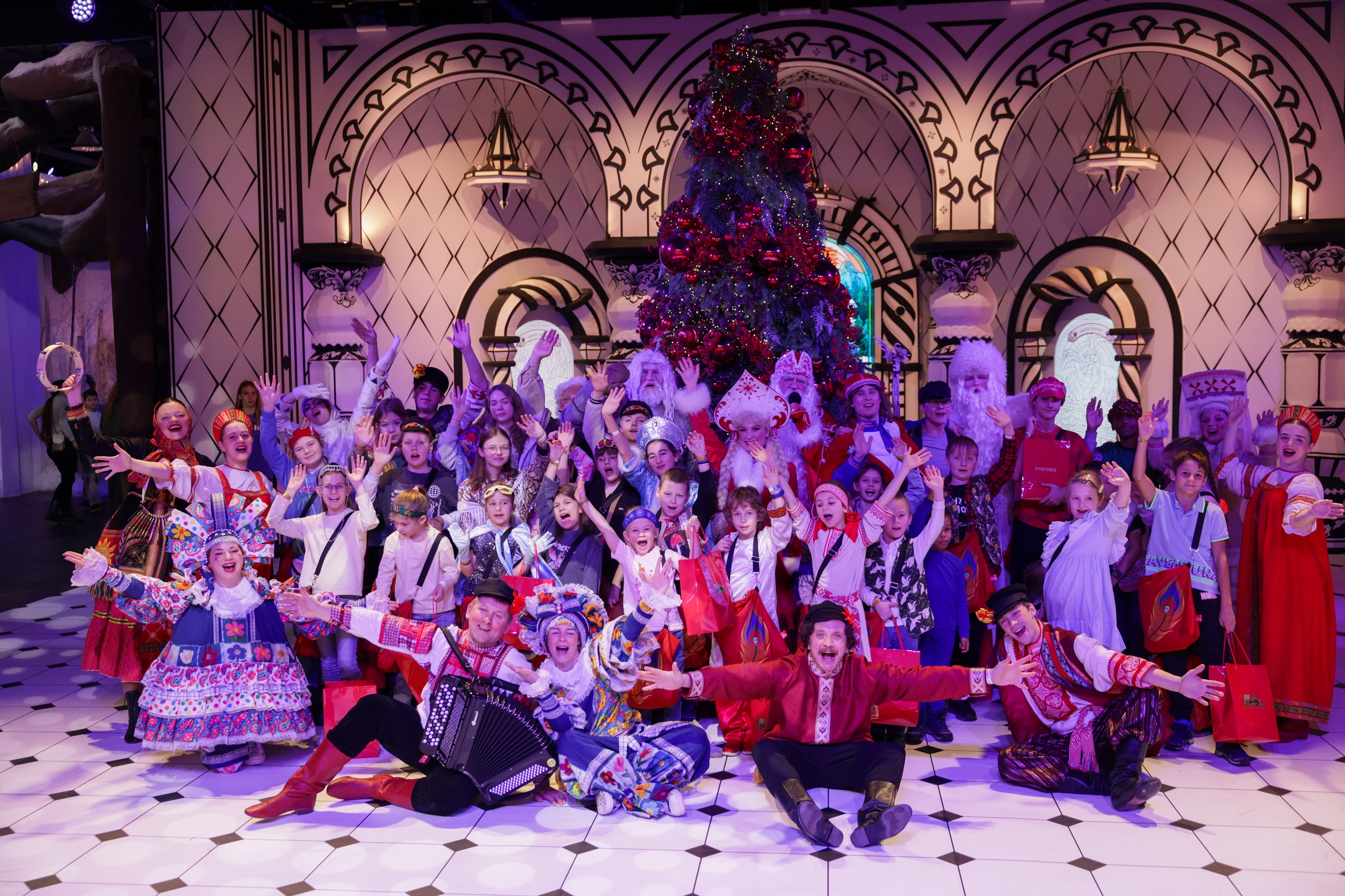 Theatrical carolling 