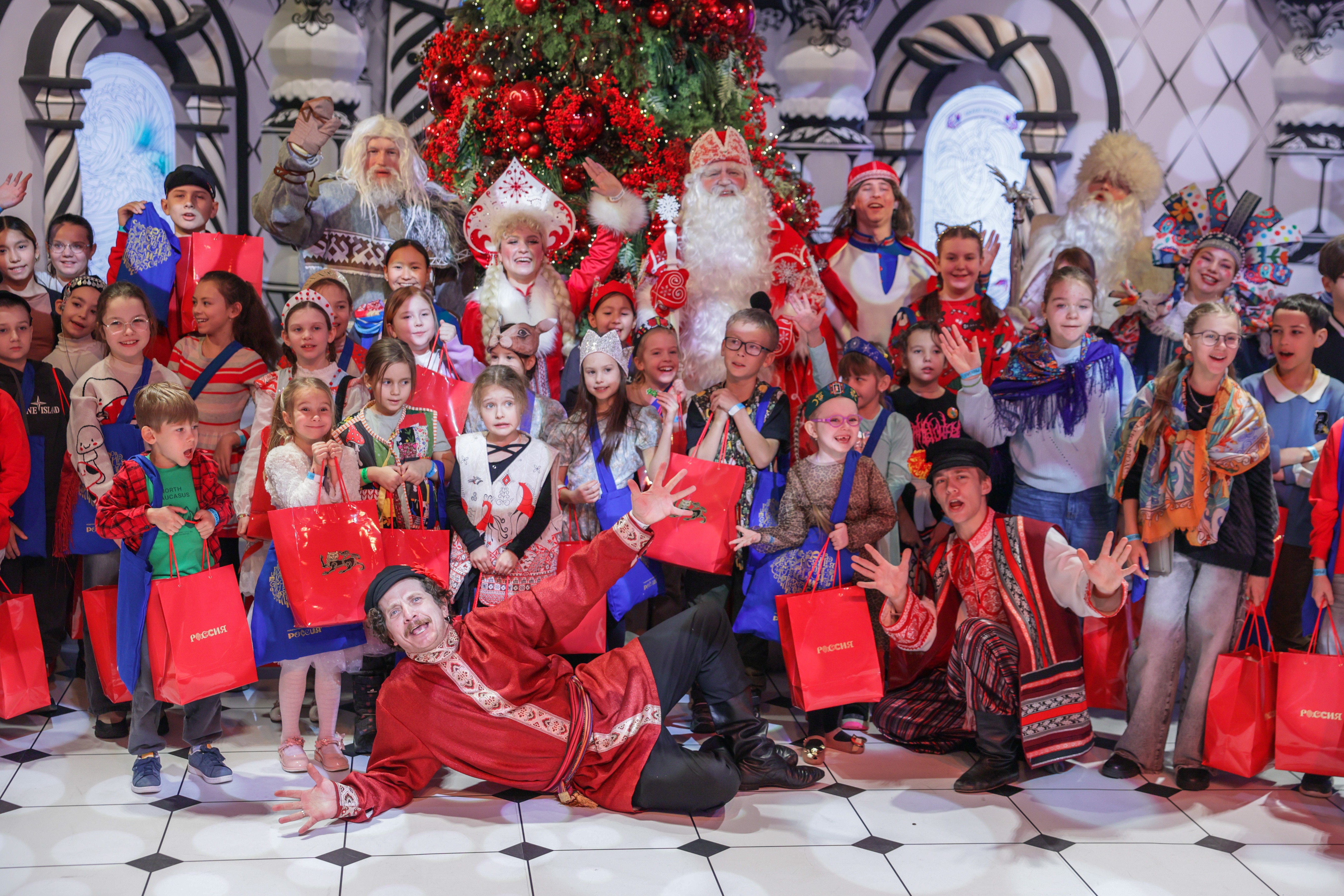 Theatrical carolling 