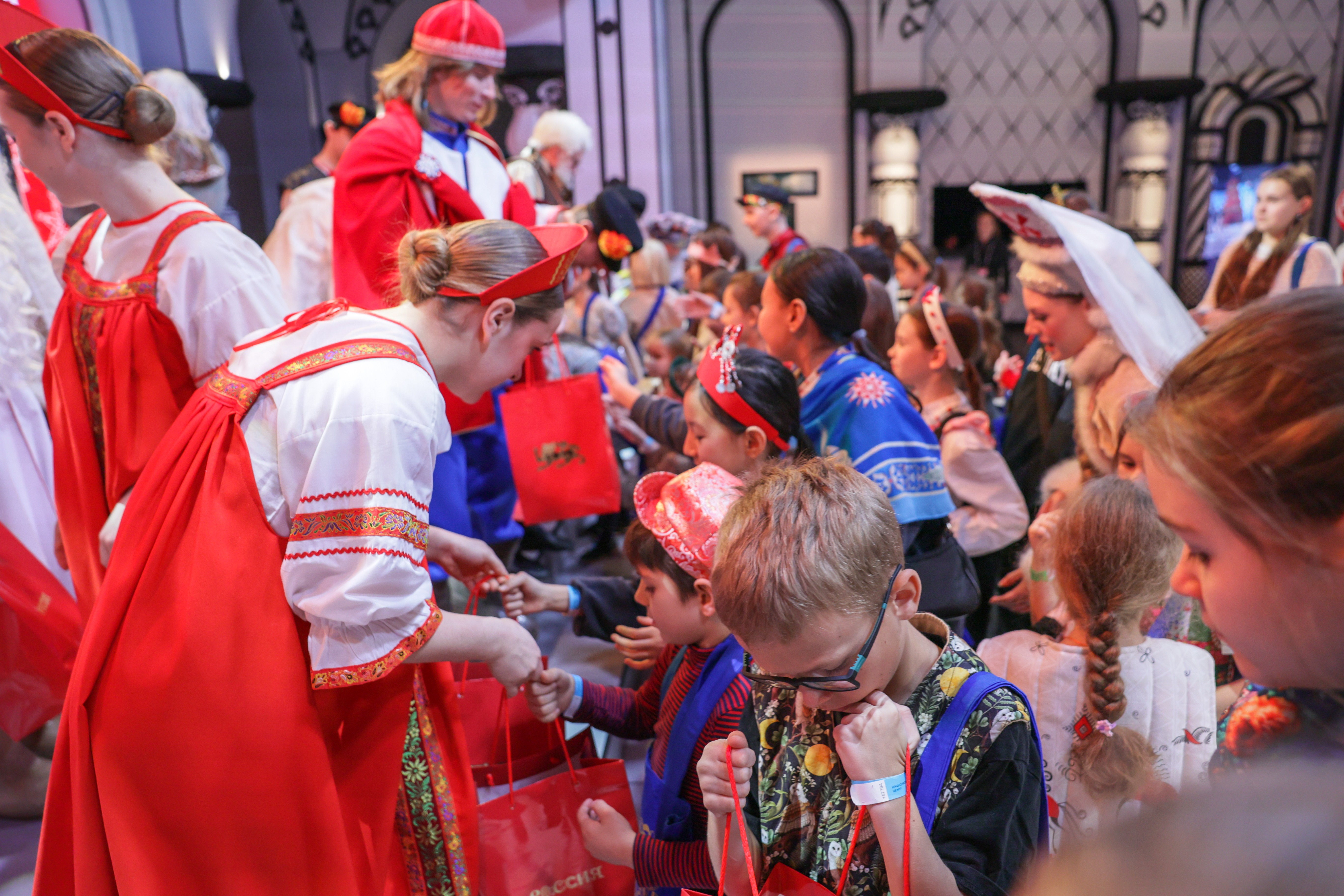 Theatrical carolling 