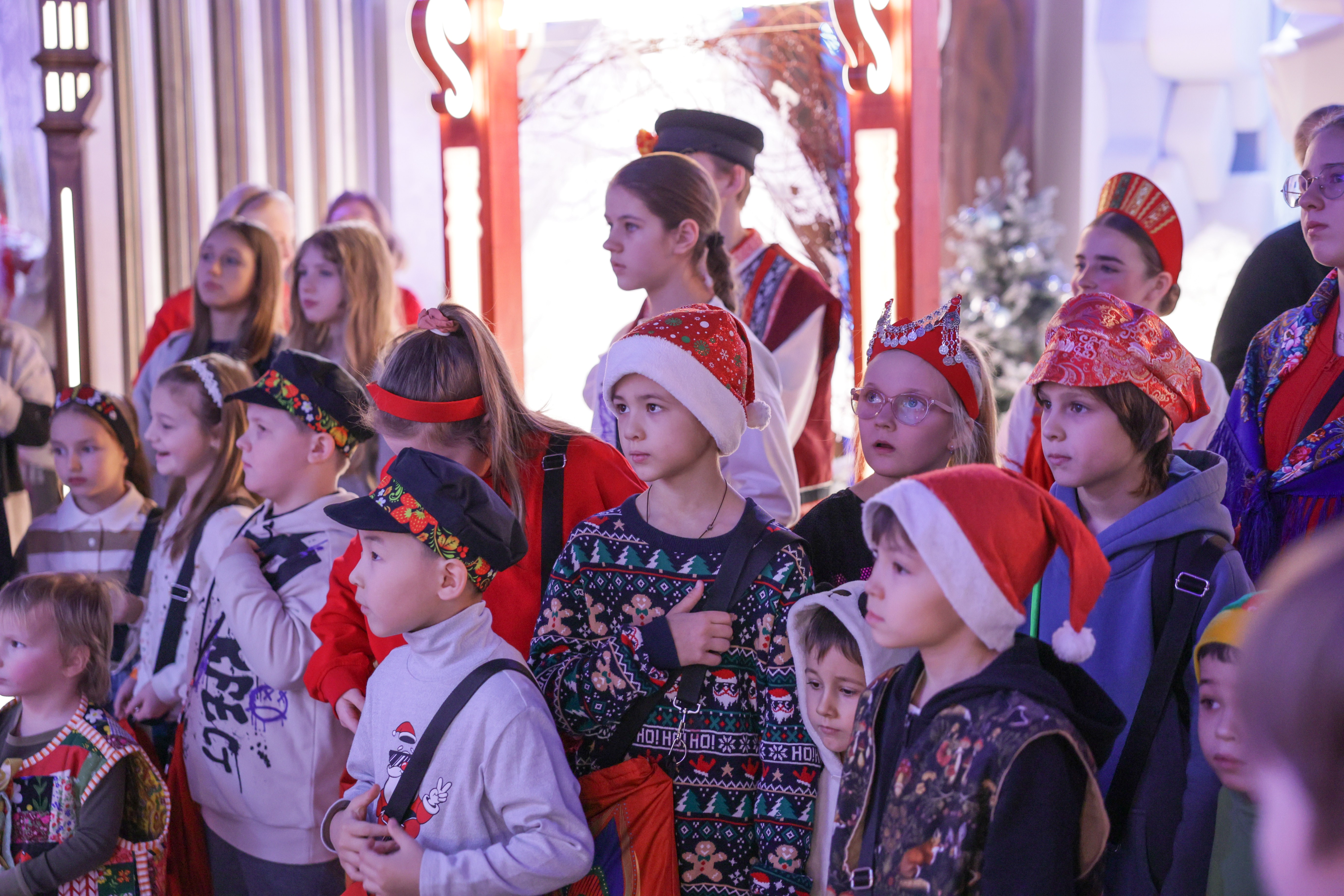 Theatrical carolling 