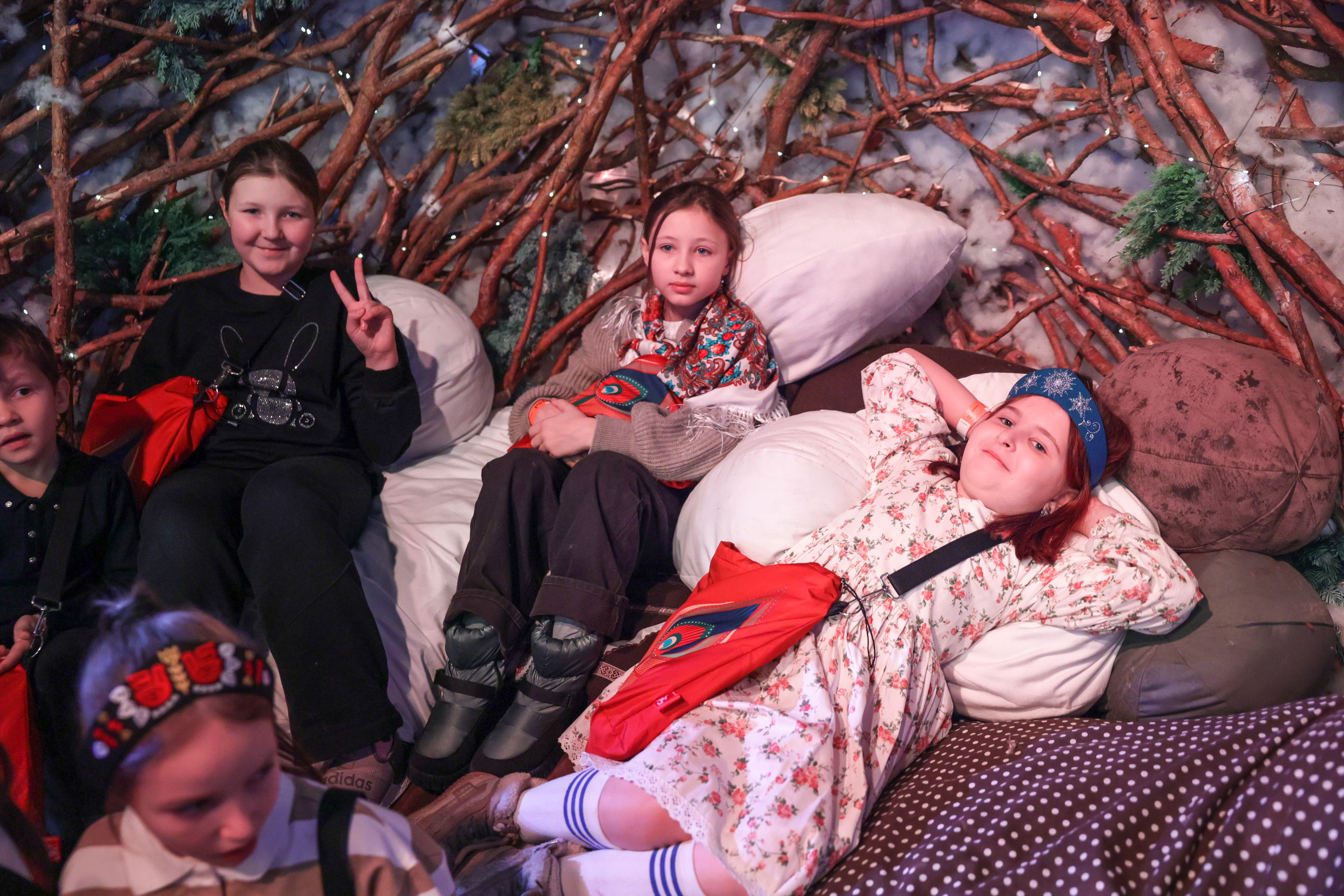 Theatrical carolling 