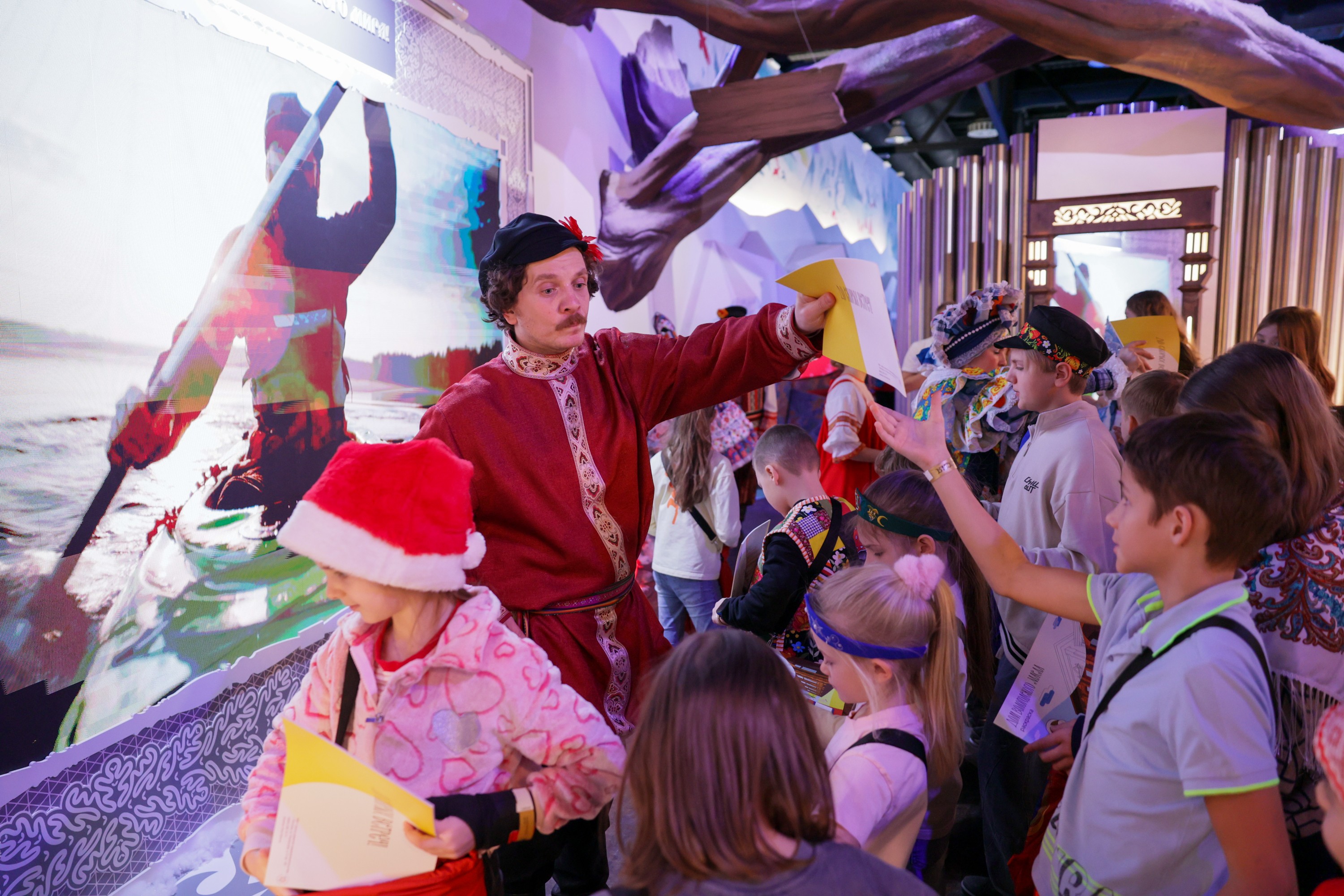 Theatrical carolling 