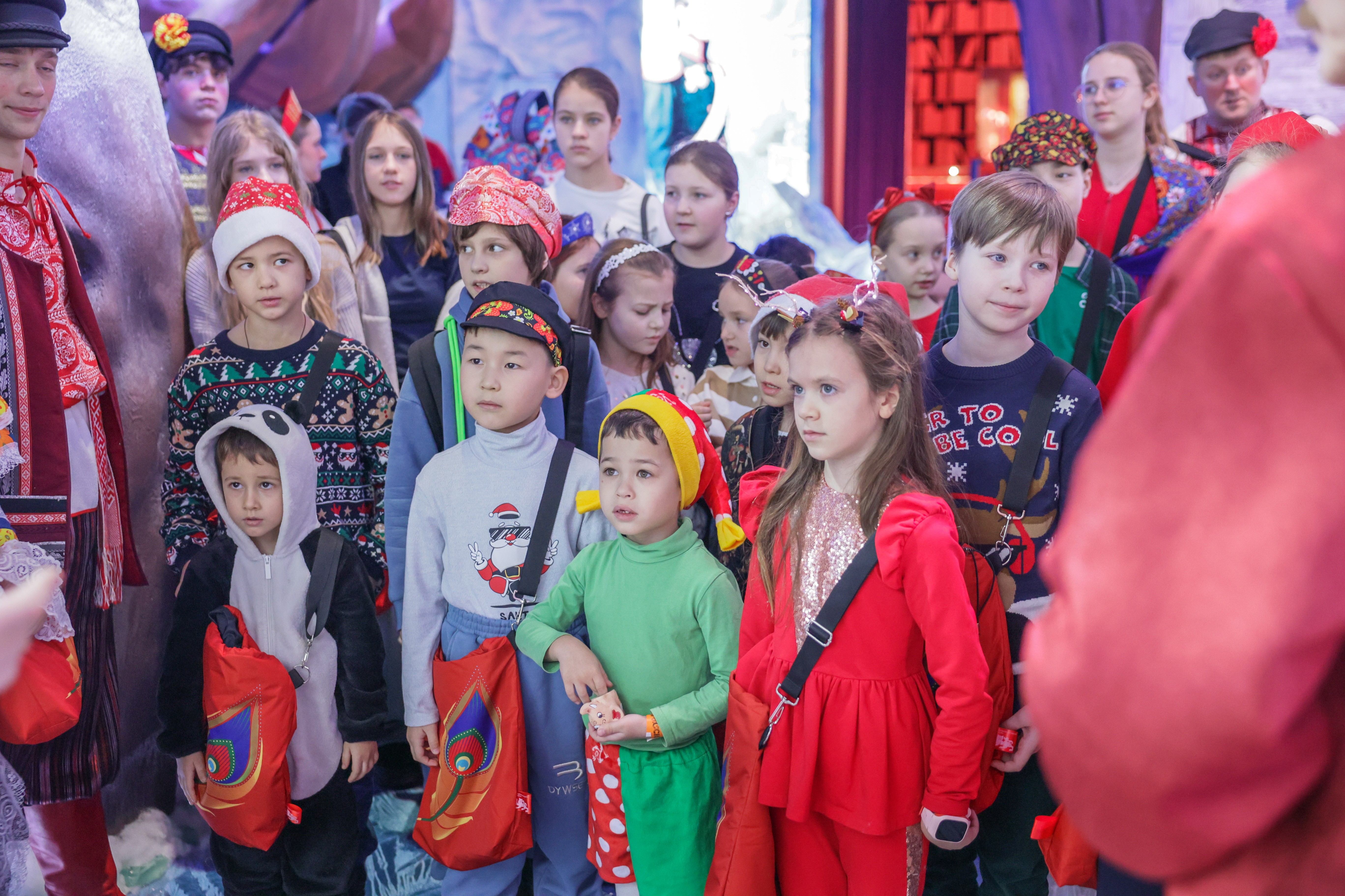 Theatrical carolling 