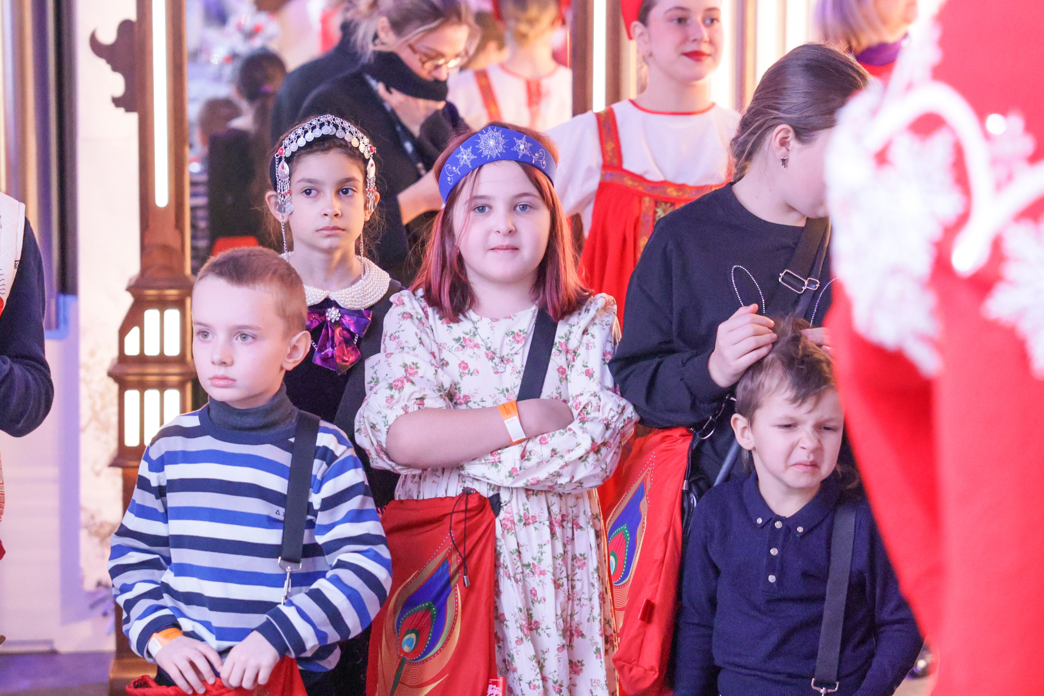 Theatrical carolling 