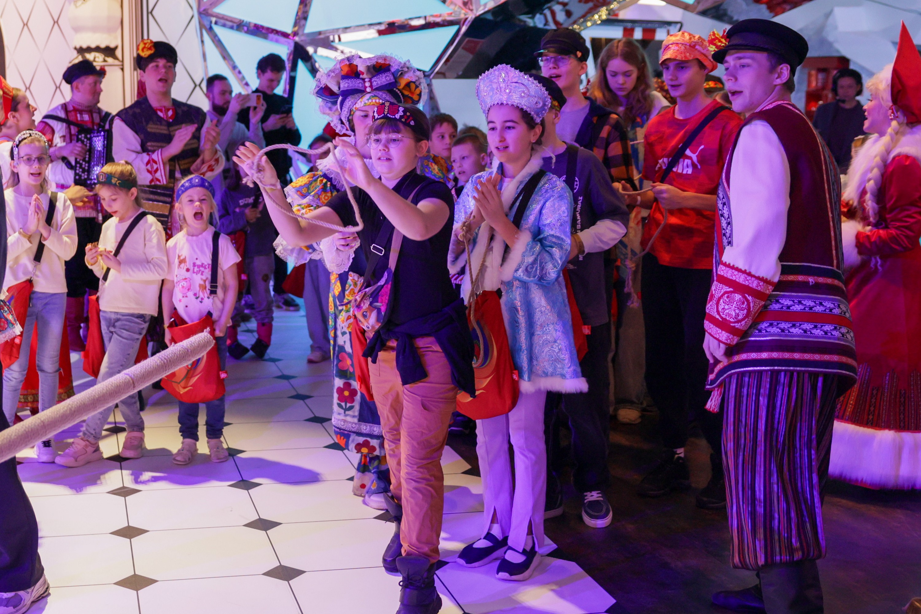 Theatrical carolling 