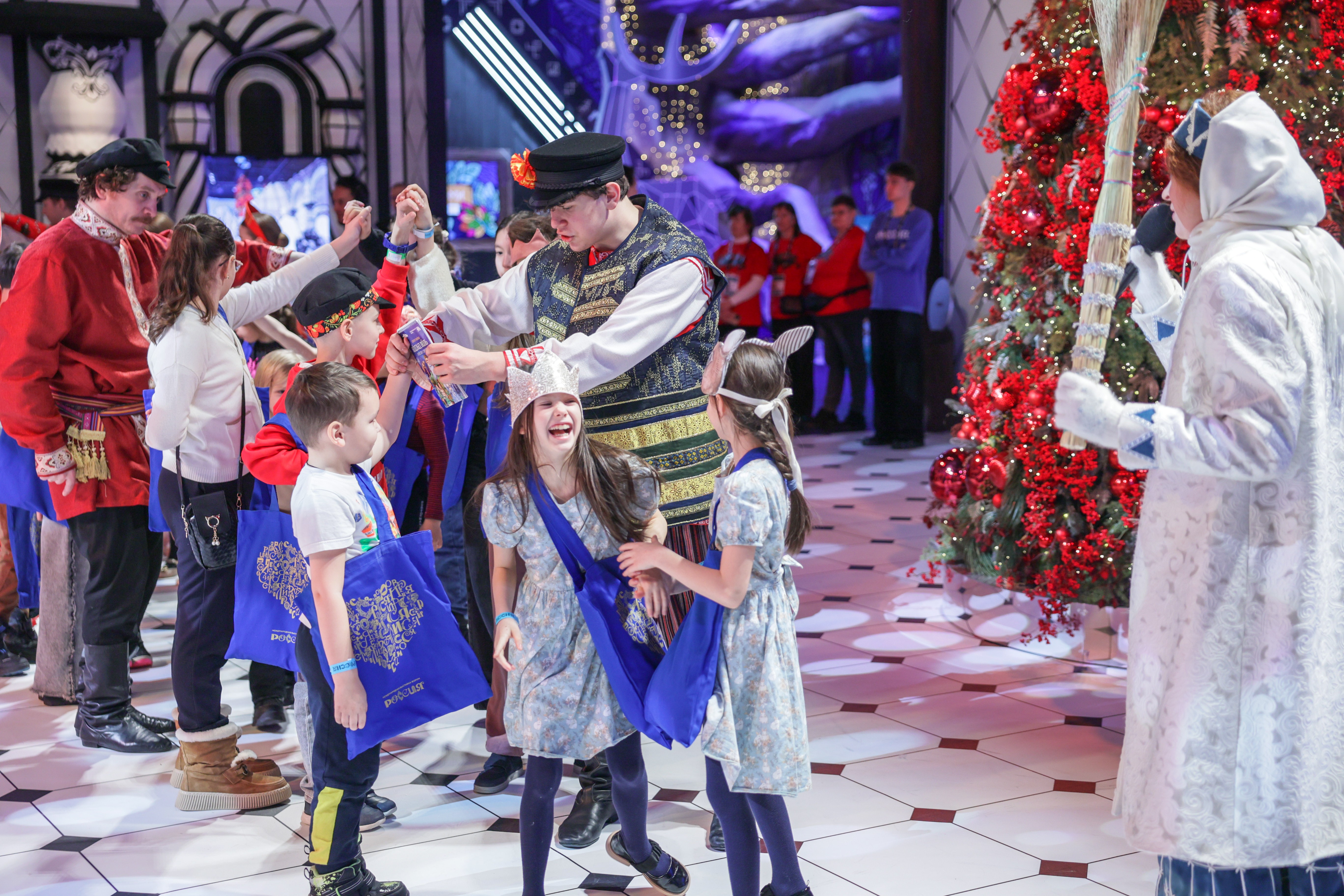 Theatrical carolling 