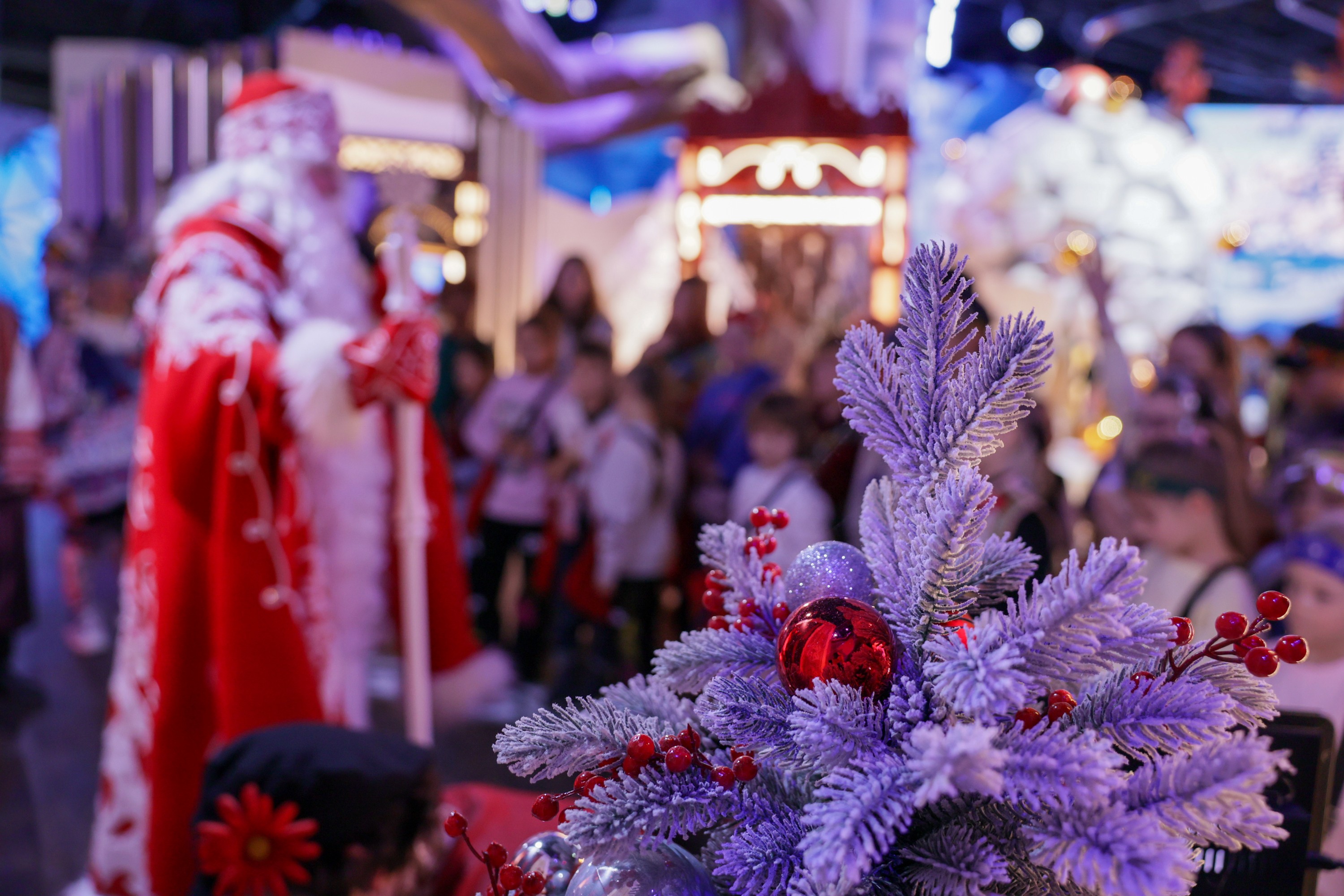 Theatrical carolling 