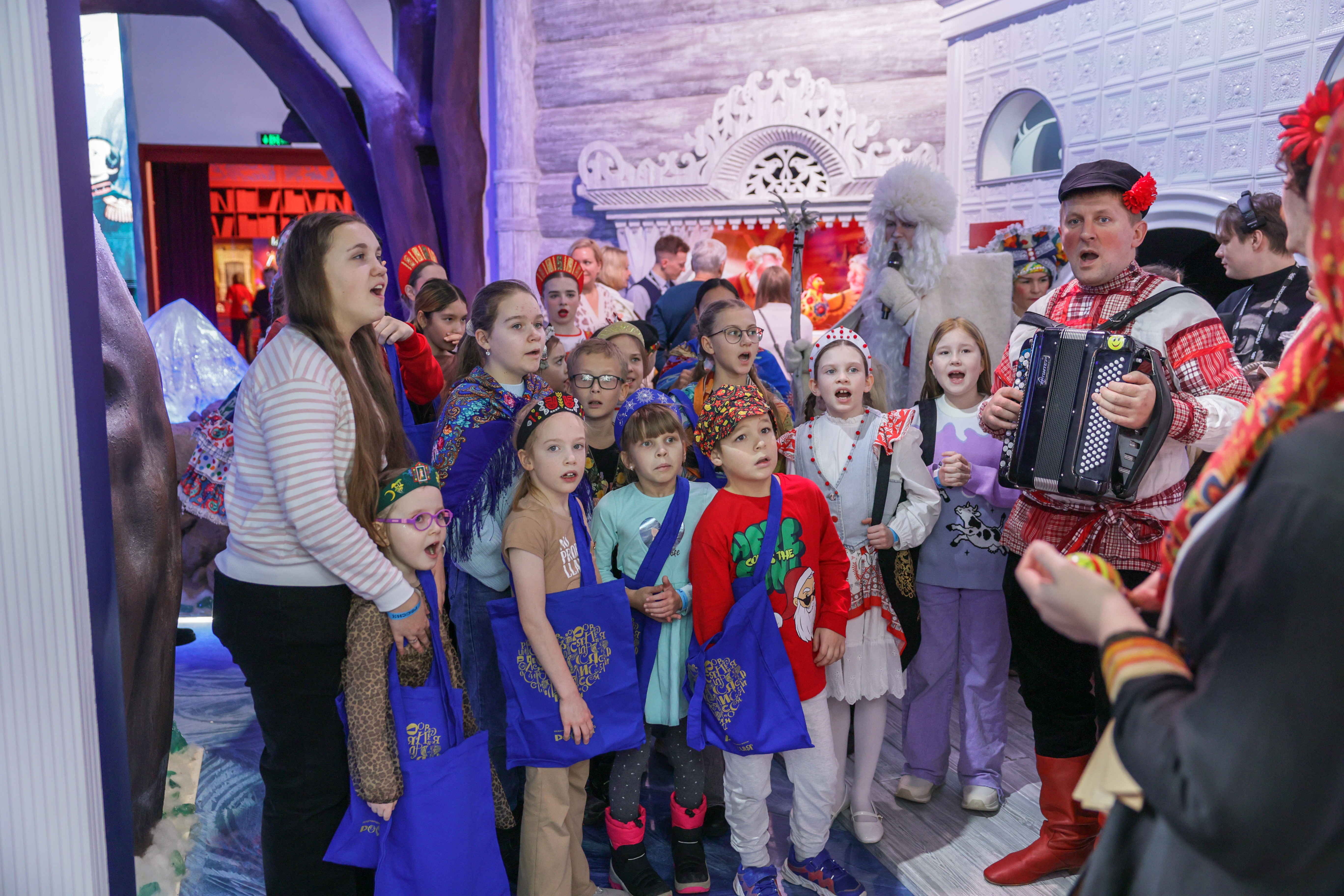 Theatrical carolling 