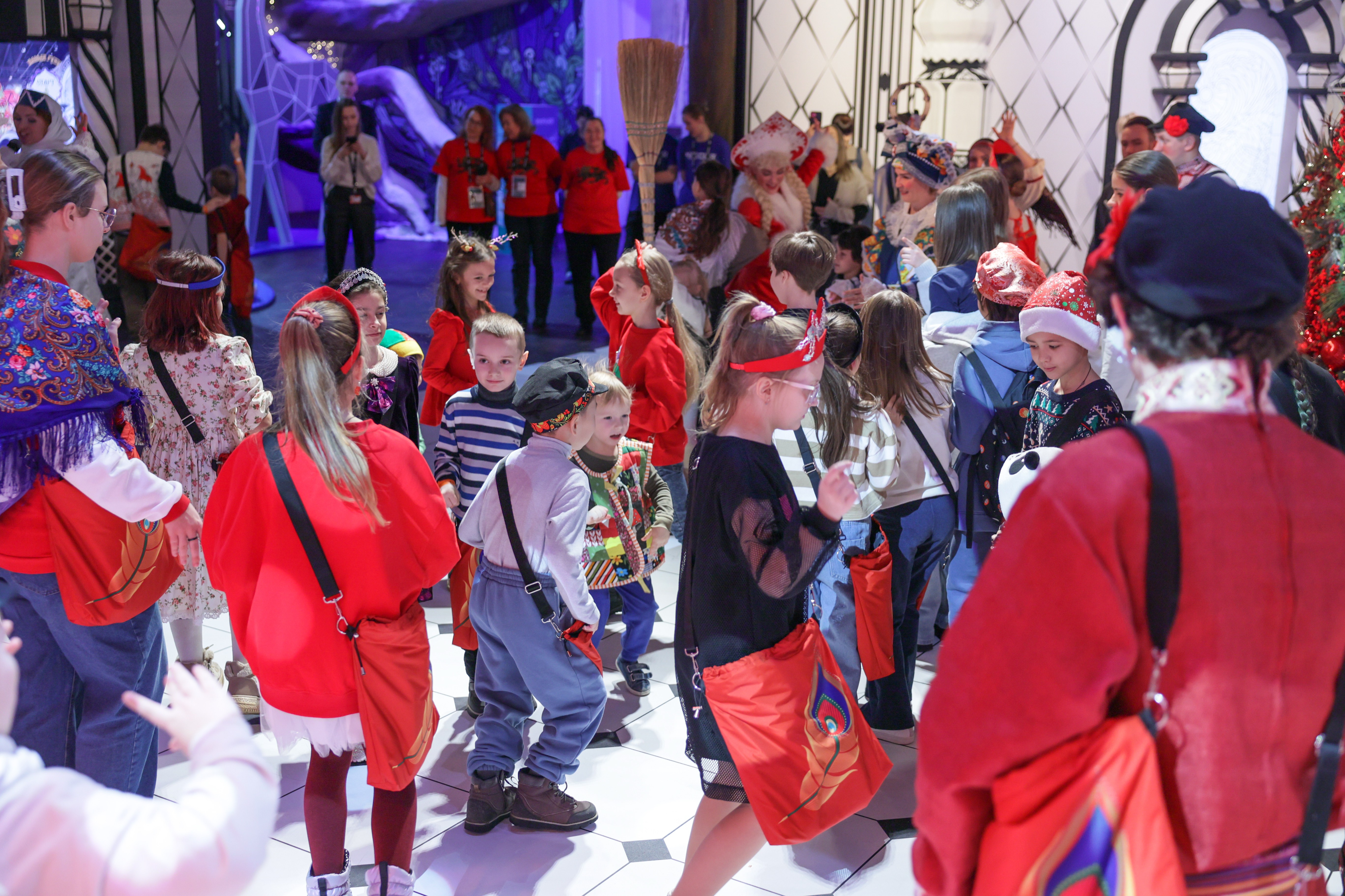 Theatrical carolling 