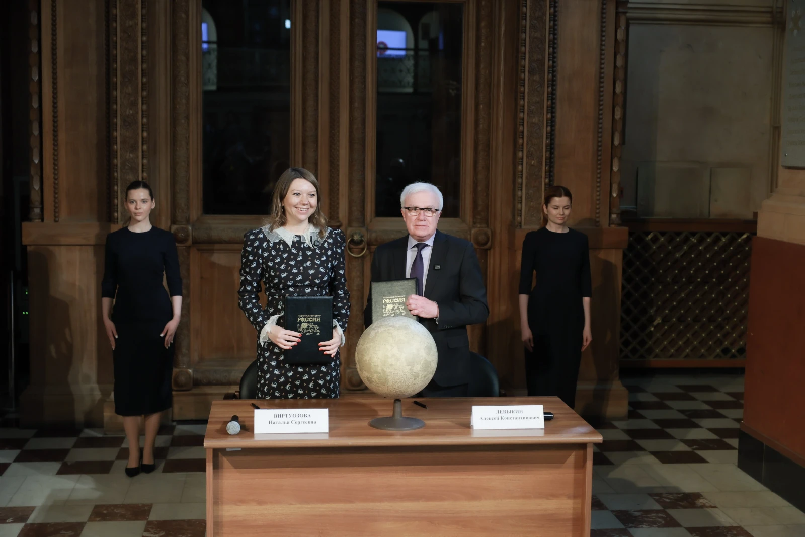Signing ceremony of an agreement between the National Centre RUSSIA and the State Historical Museum