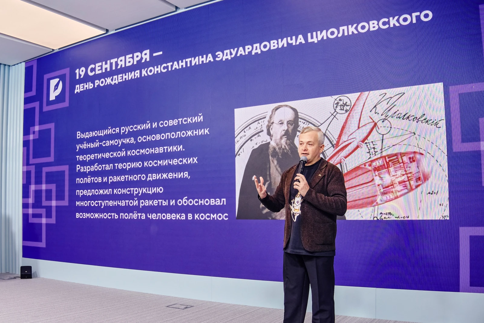 Working meeting for Young Journalists School graduates