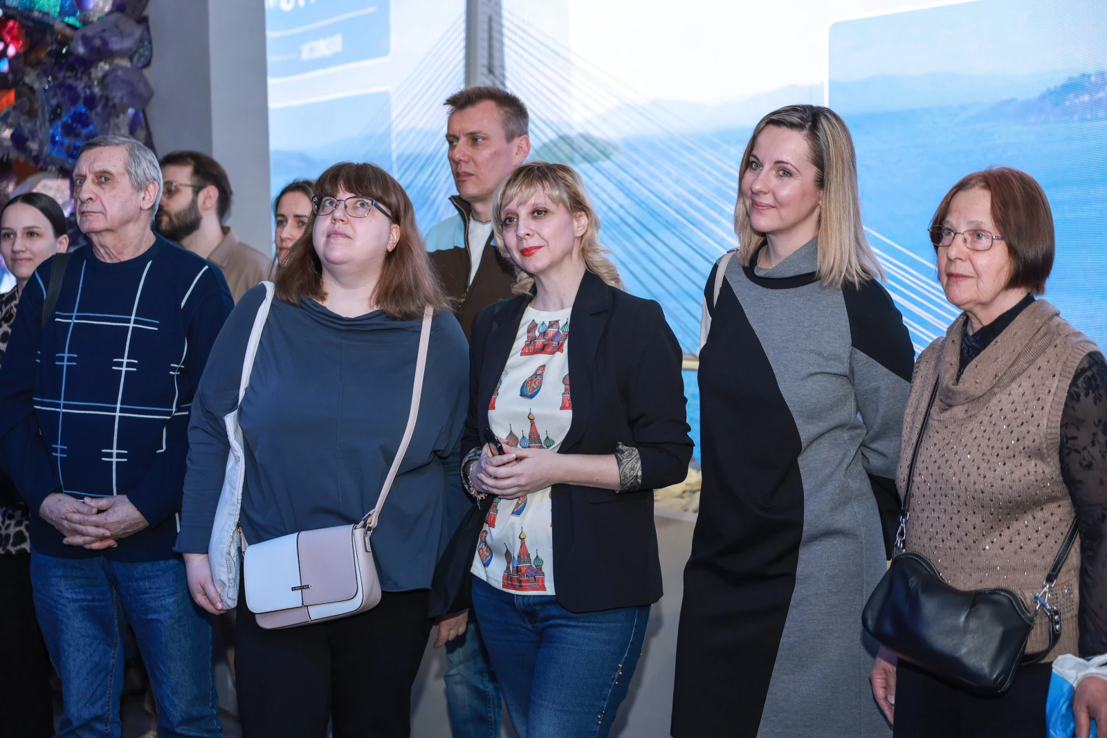 Participants of the Young Tour Guides School conducted a tour of the exposition 