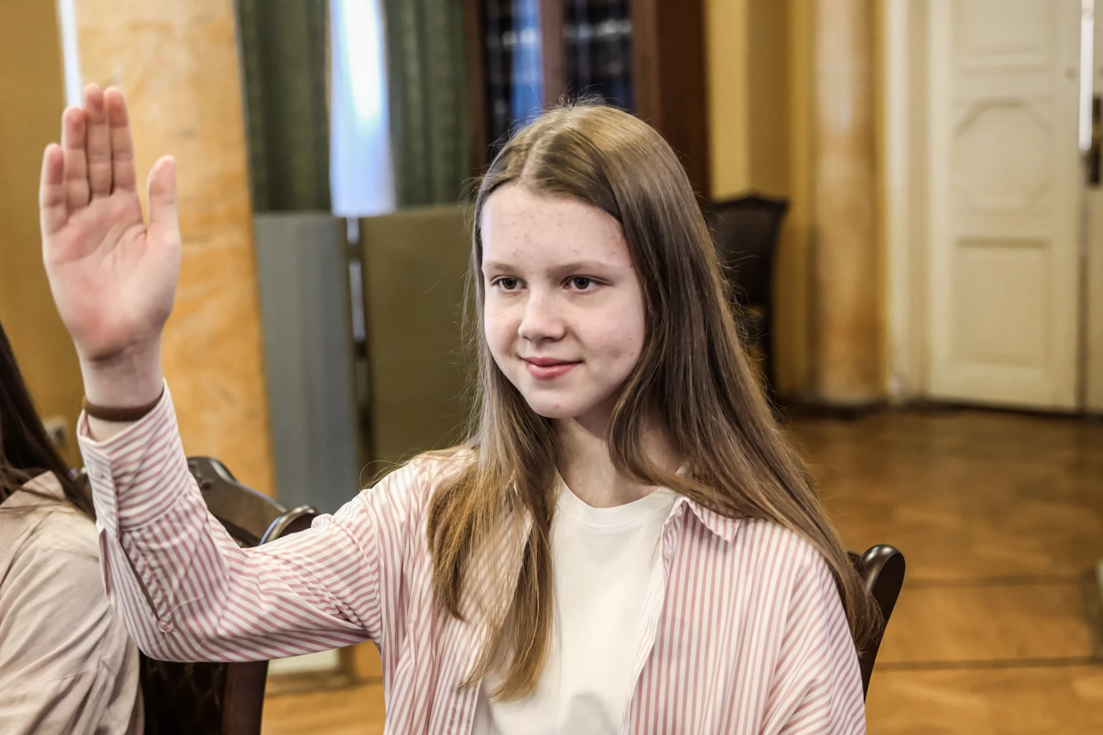 Young journalists visit the newsroom of the media outlet Argumenty i Fakty (Arguments and Facts)