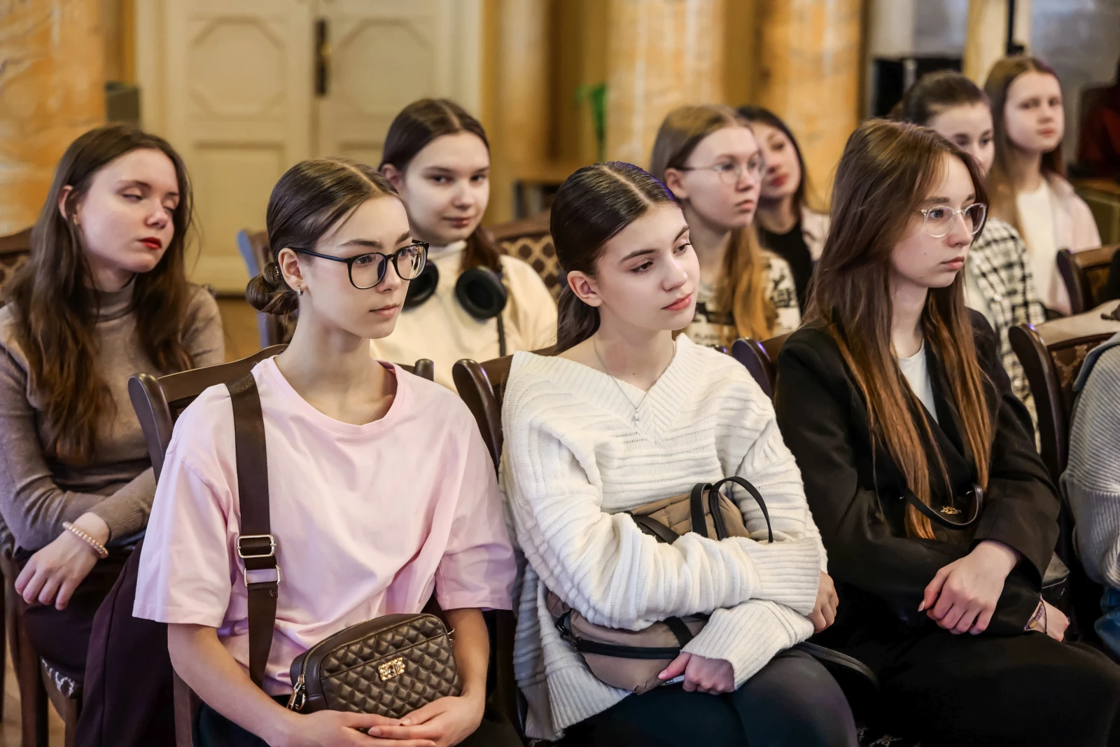 Young journalists visit the newsroom of the media outlet Argumenty i Fakty (Arguments and Facts)