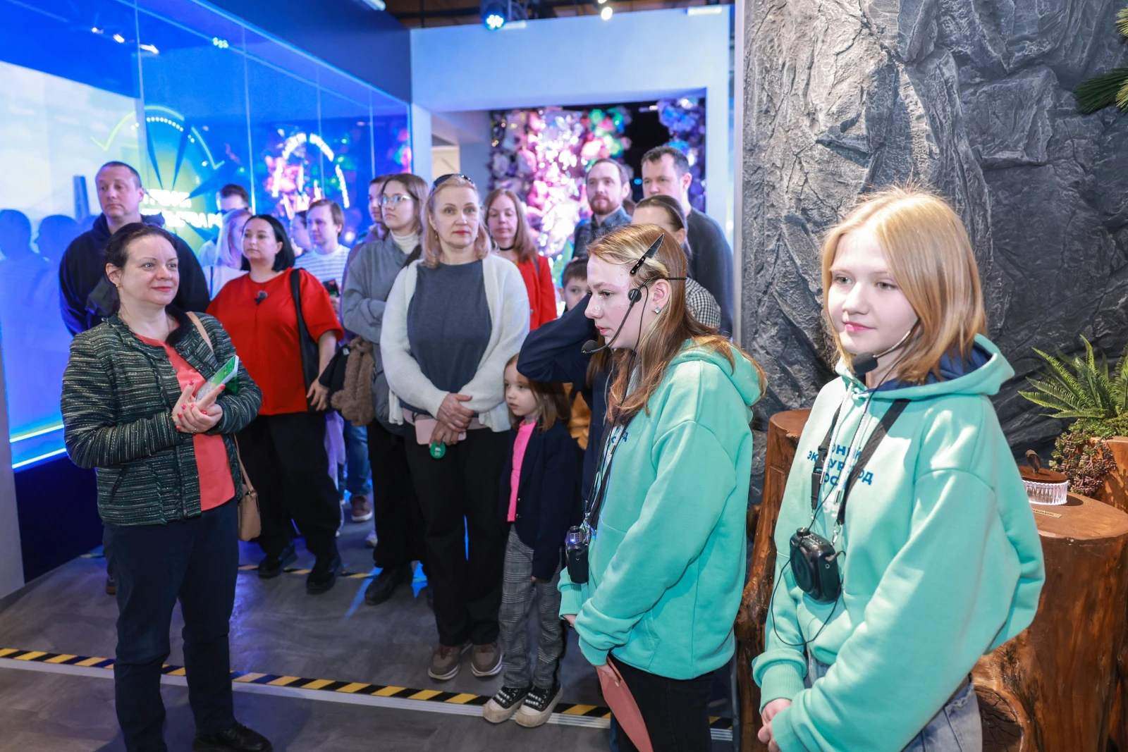 Participants of the Young Tour Guides School conducted a tour of the exposition 