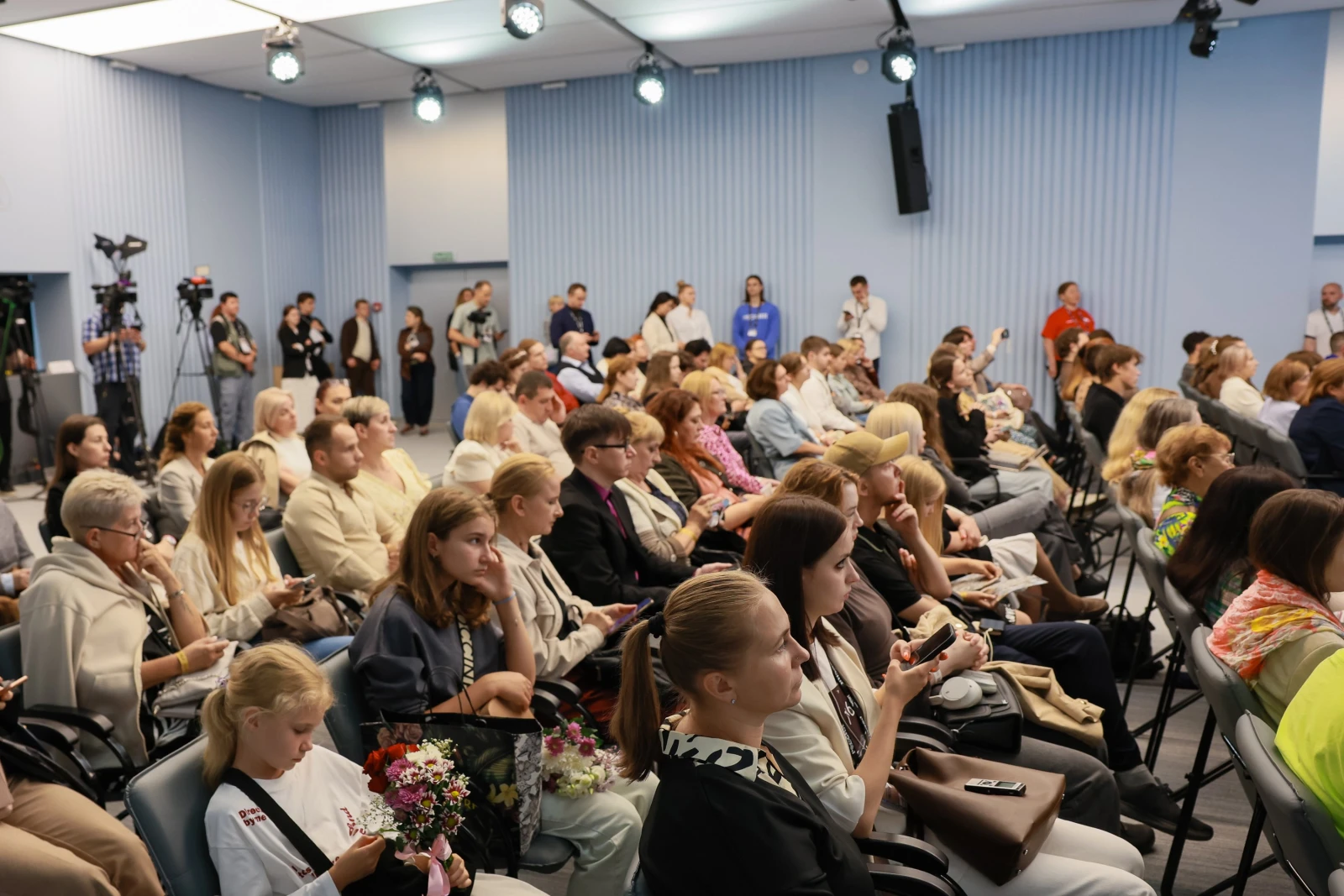 The role of the family in the lives of Russians: upbringing, traditions and the image of the future