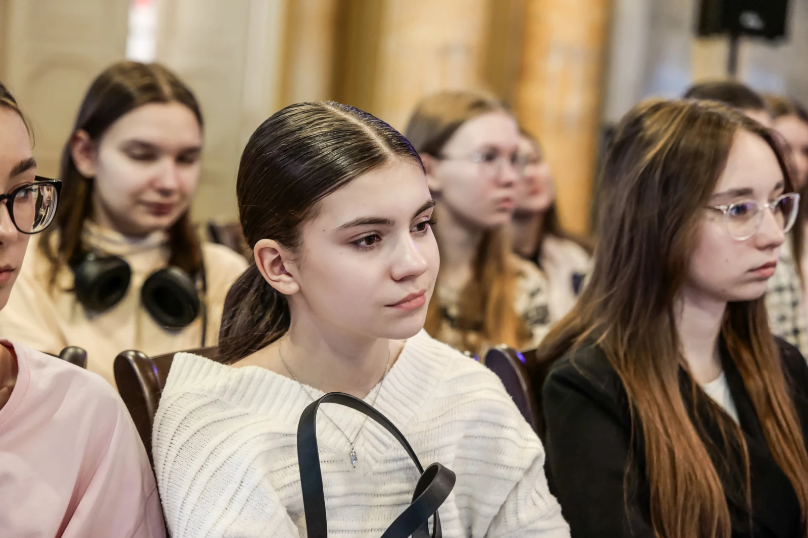 Young journalists visit the newsroom of the media outlet Argumenty i Fakty (Arguments and Facts)