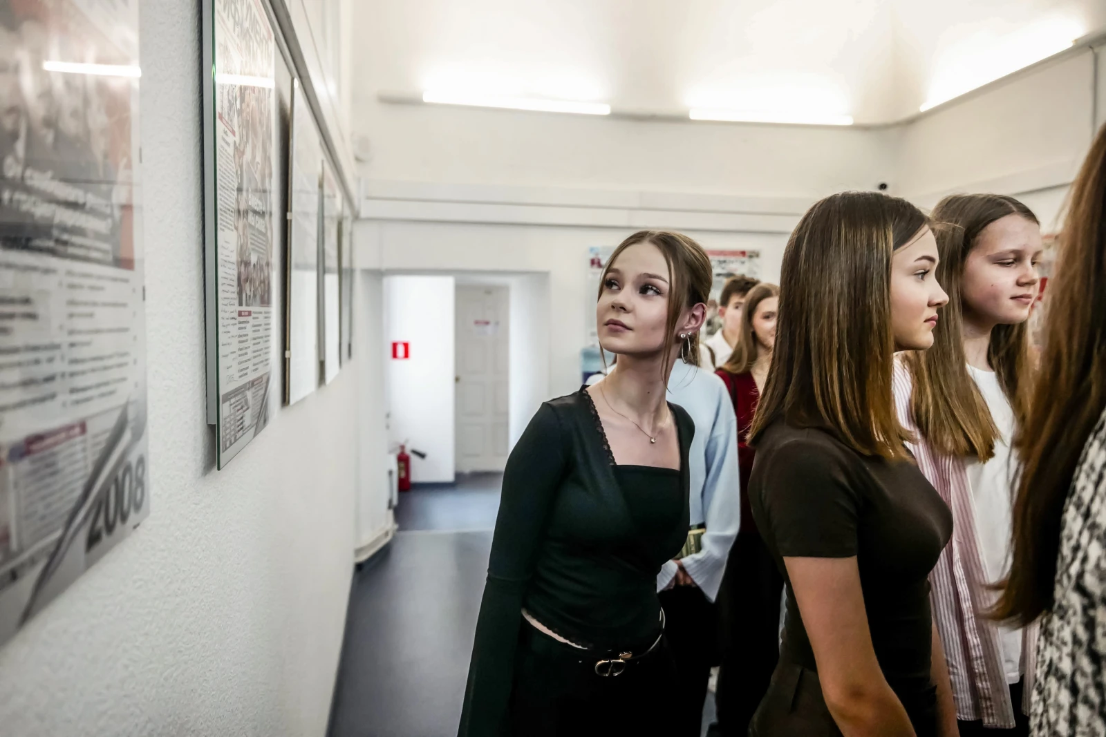 Young journalists visit the newsroom of the media outlet Argumenty i Fakty (Arguments and Facts)