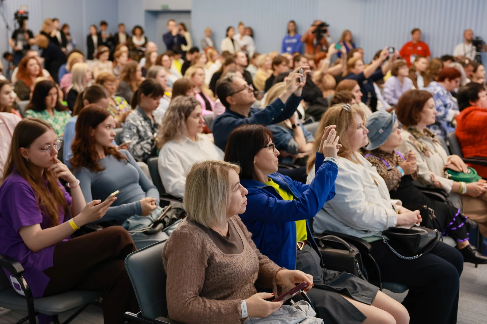 The role of the family in the lives of Russians: upbringing, traditions and the image of the future