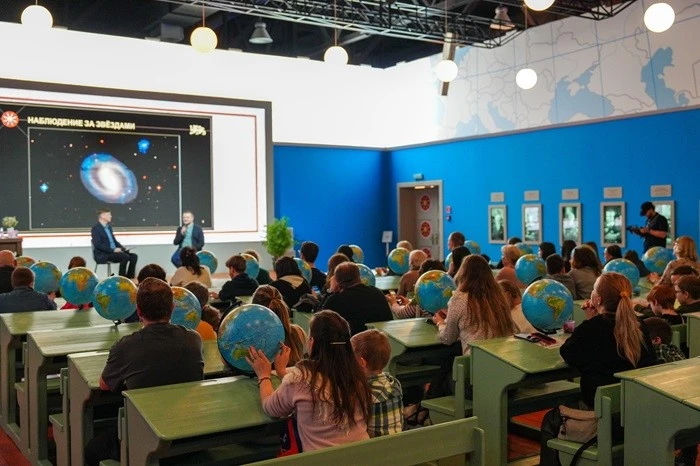 Exploring Russia: through thorns to the stars — extraterrestrial cartography