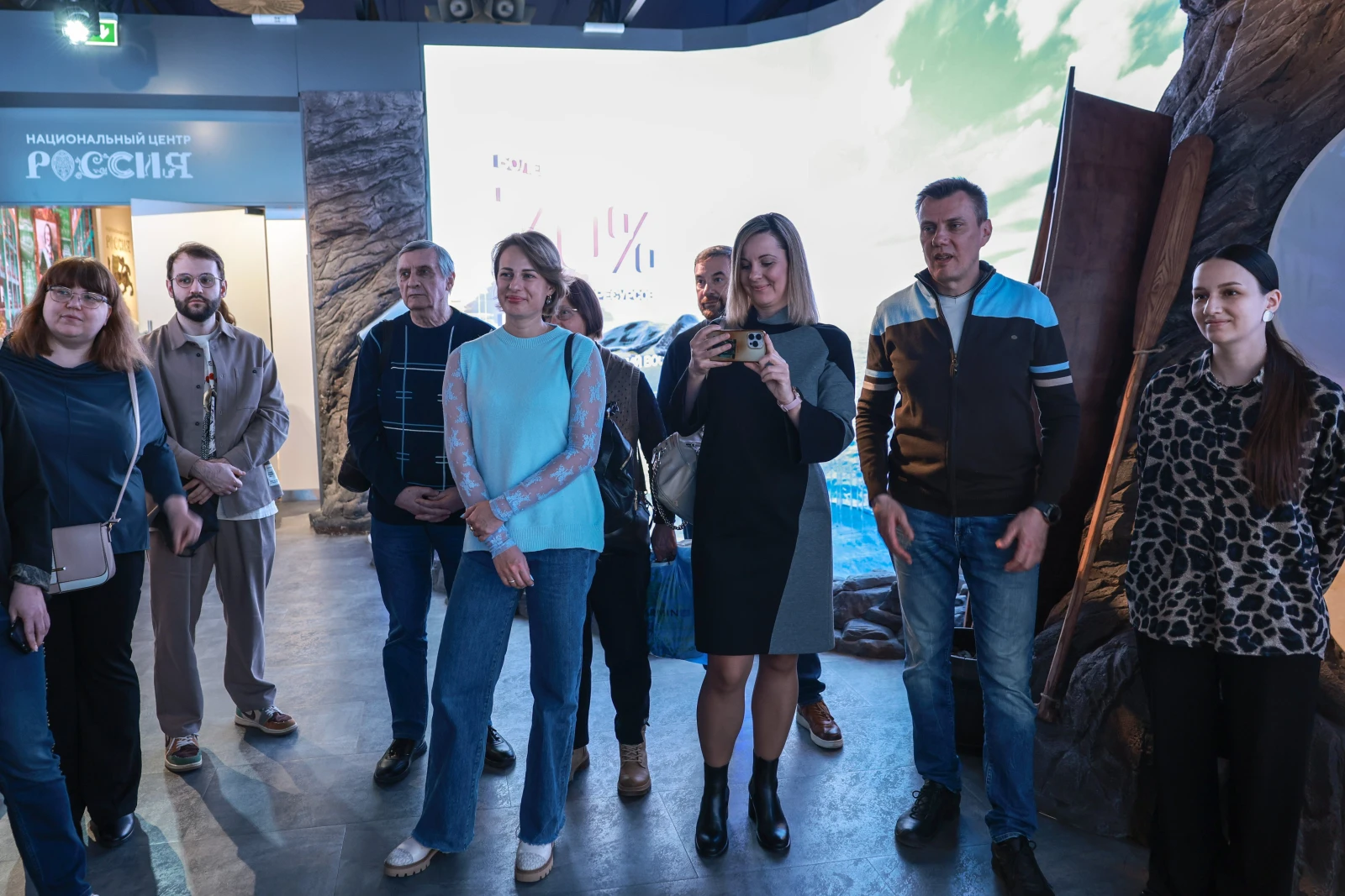 Participants of the Young Tour Guides School conducted a tour of the exposition 