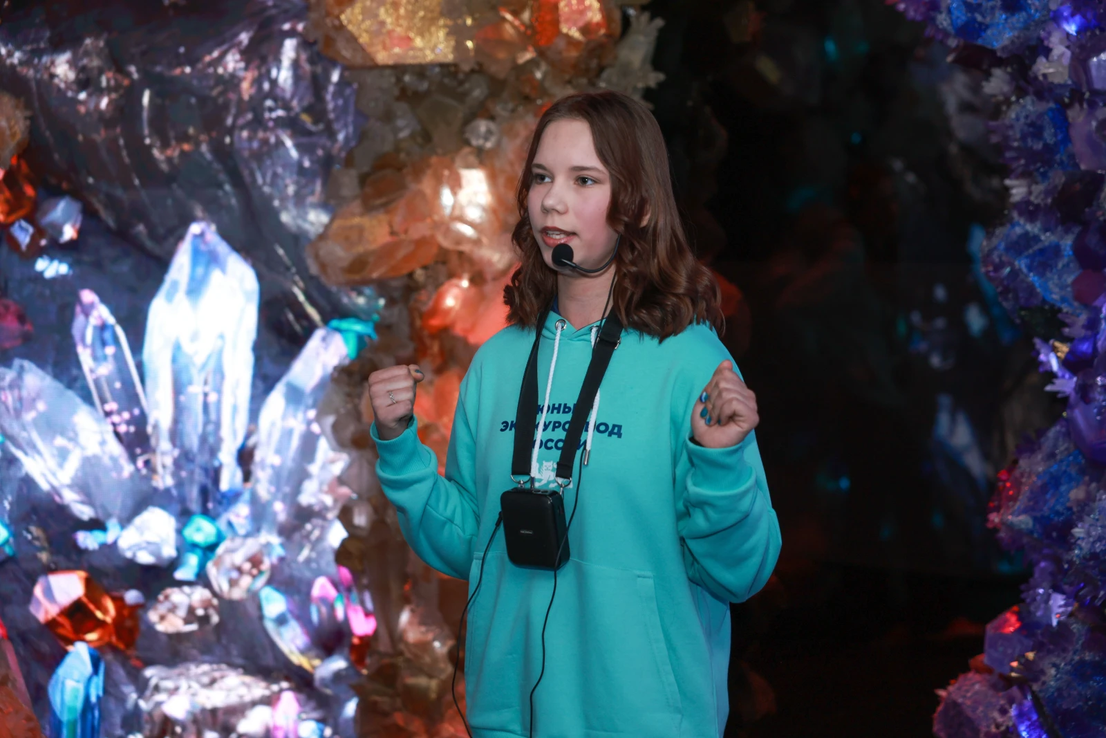 Participants of the Young Tour Guides School conducted a tour of the exposition 