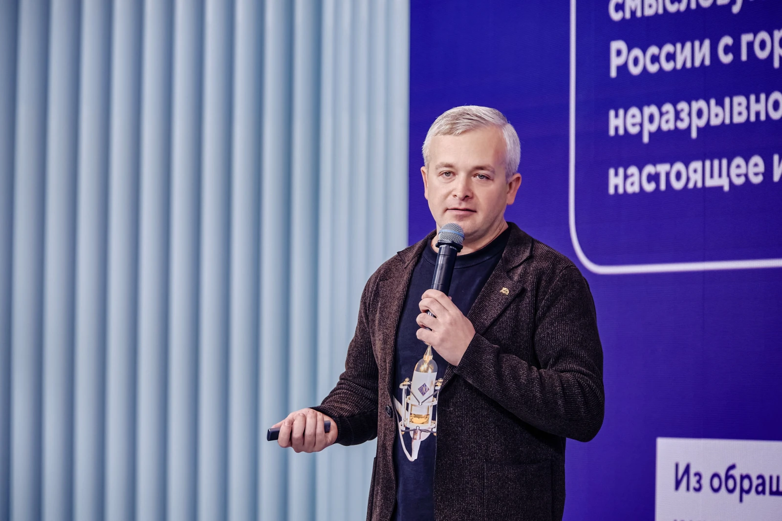 Working meeting for Young Journalists School graduates