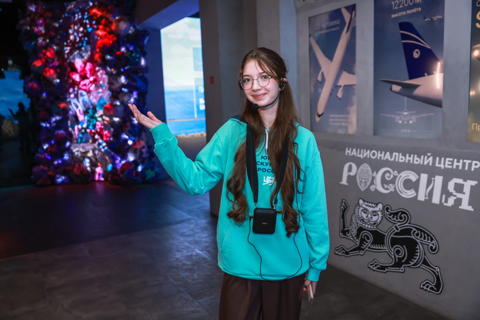 Participants of the Young Tour Guides School conducted a tour of the exposition 