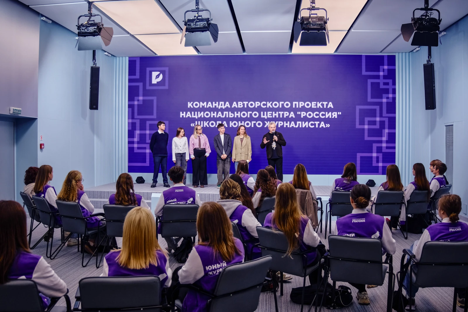 Working meeting for Young Journalists School graduates