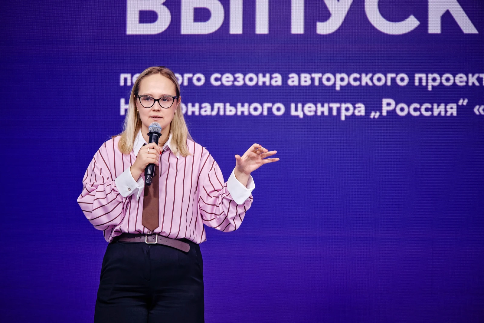 Working meeting for Young Journalists School graduates