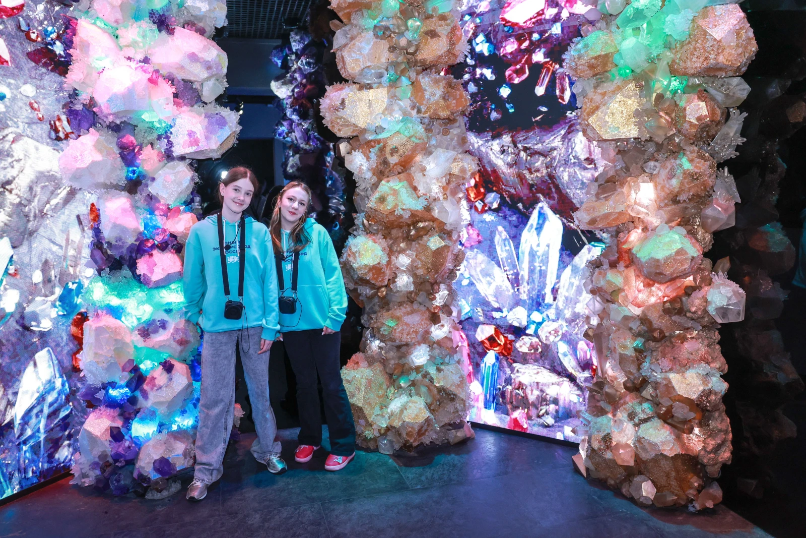 Participants of the Young Tour Guides School conducted a tour of the exposition 