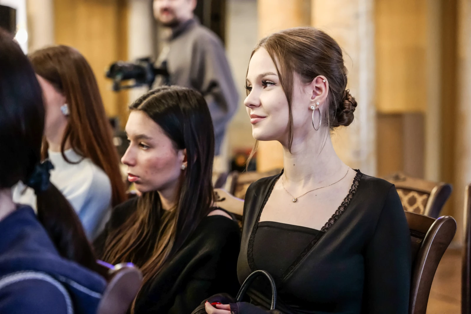 Young journalists visit the newsroom of the media outlet Argumenty i Fakty (Arguments and Facts)