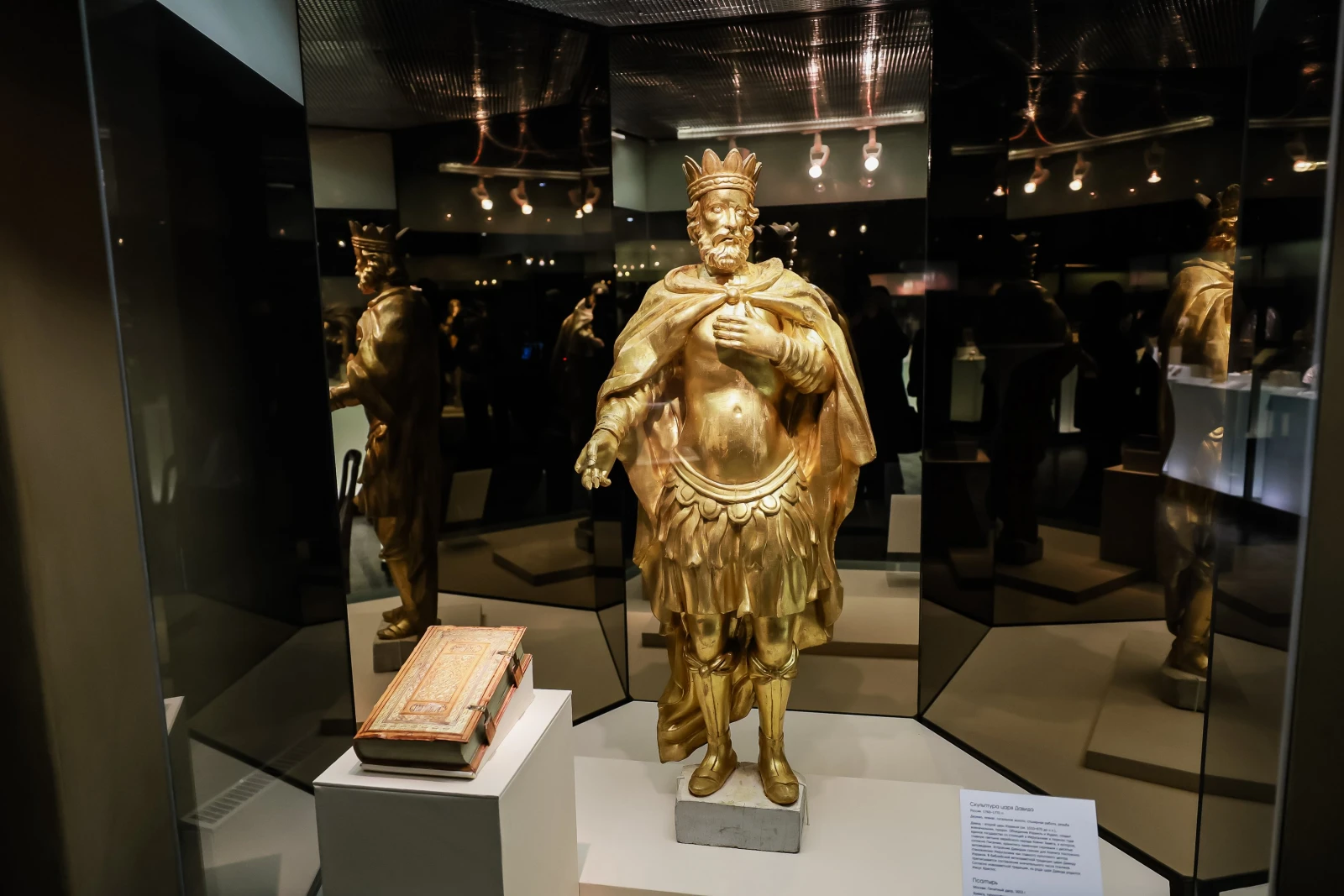 Signing ceremony of an agreement between the National Centre RUSSIA and the State Historical Museum