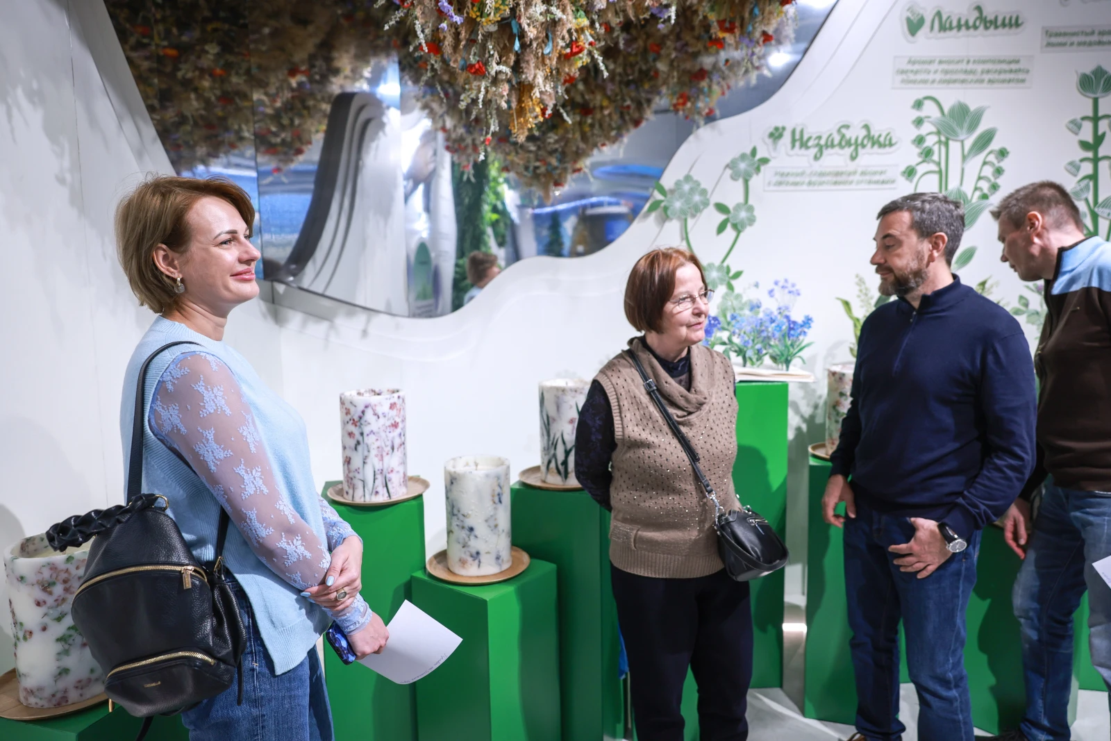 Participants of the Young Tour Guides School conducted a tour of the exposition 