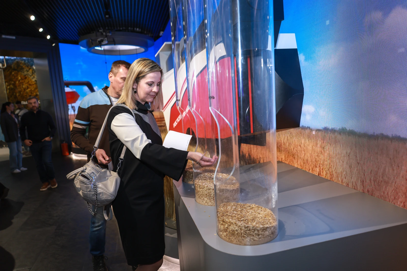 Participants of the Young Tour Guides School conducted a tour of the exposition 