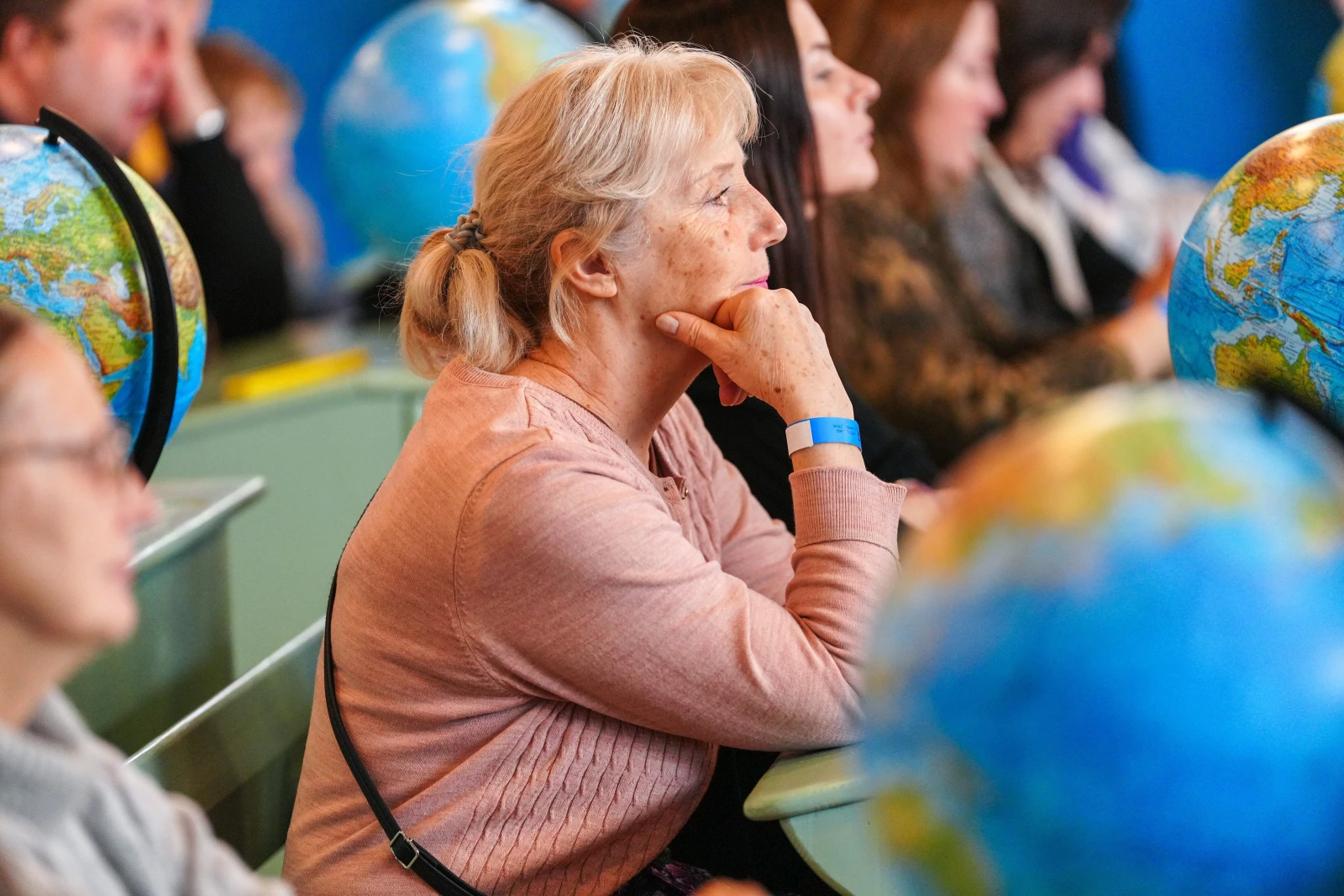 Exploring Russia: through thorns to the stars — extraterrestrial cartography
