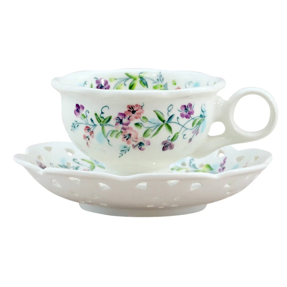 Ceramics with lace patterns